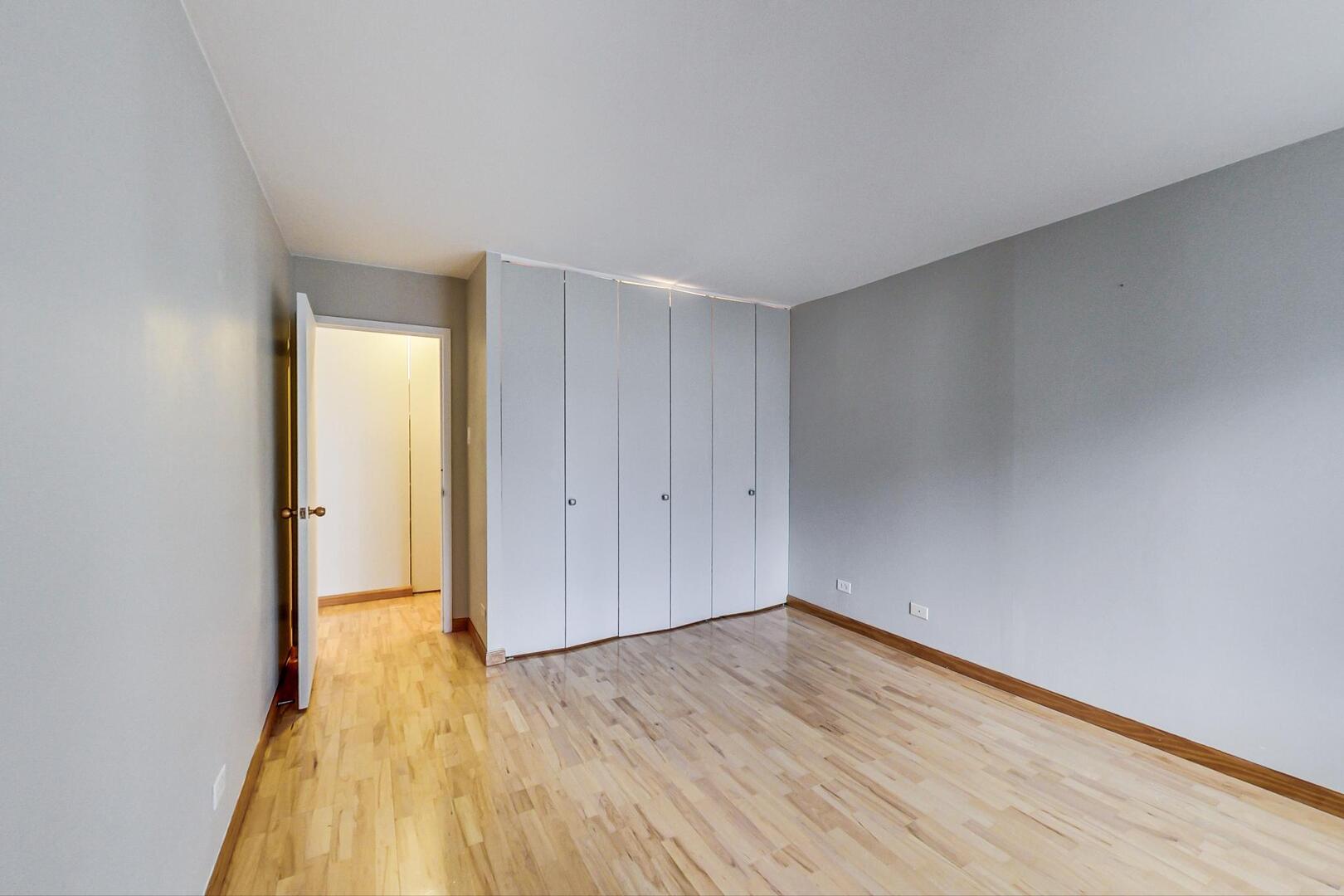 211 E Ohio Street Unit: 2209