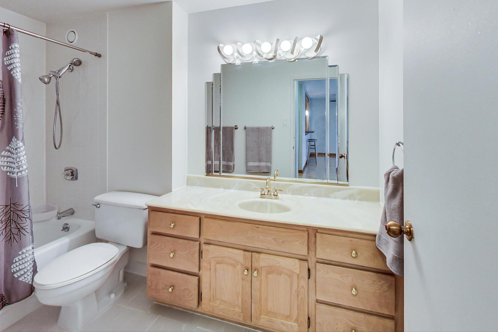 211 E Ohio Street Unit: 2209