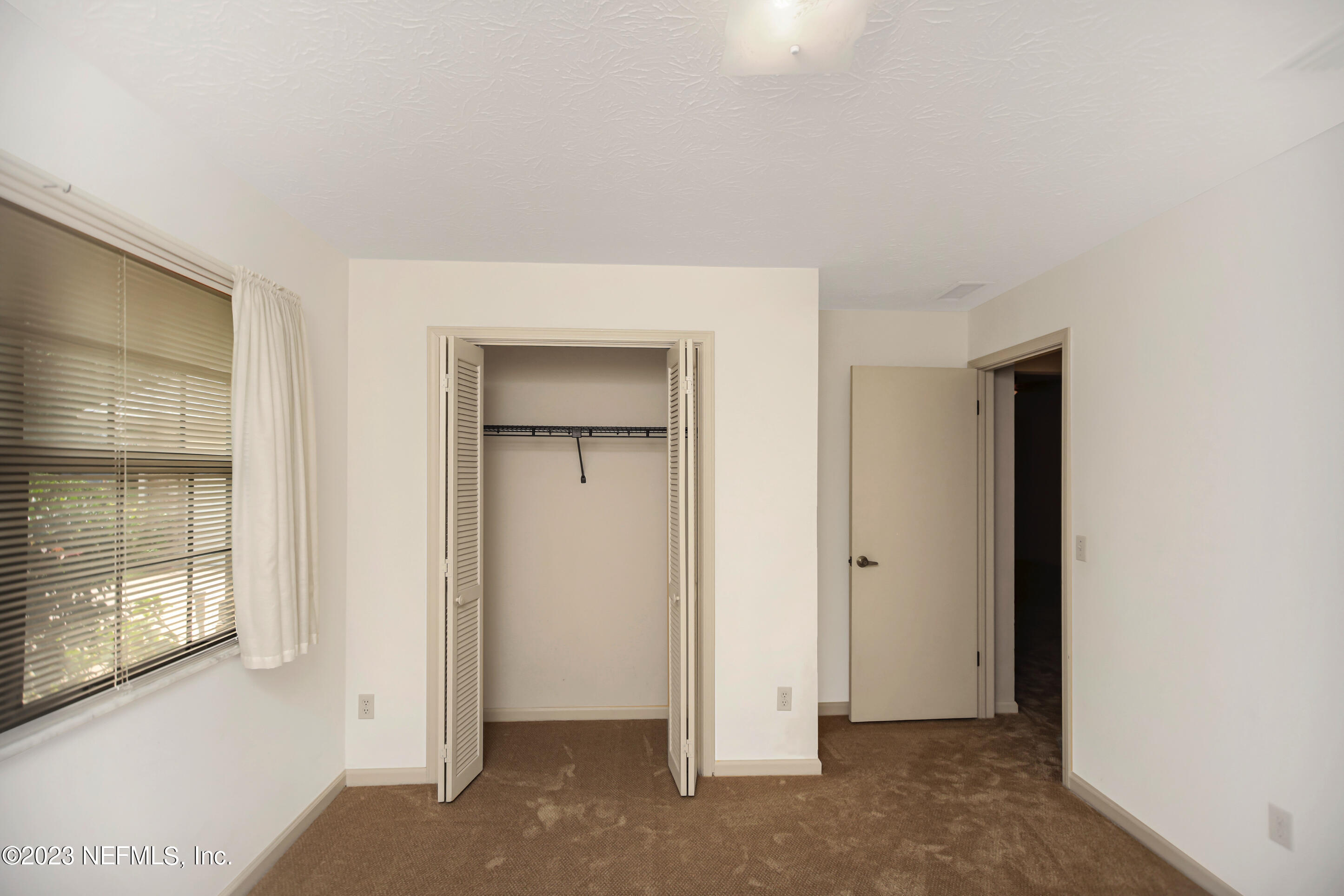 5319 SECLUDED OAKS Lane
