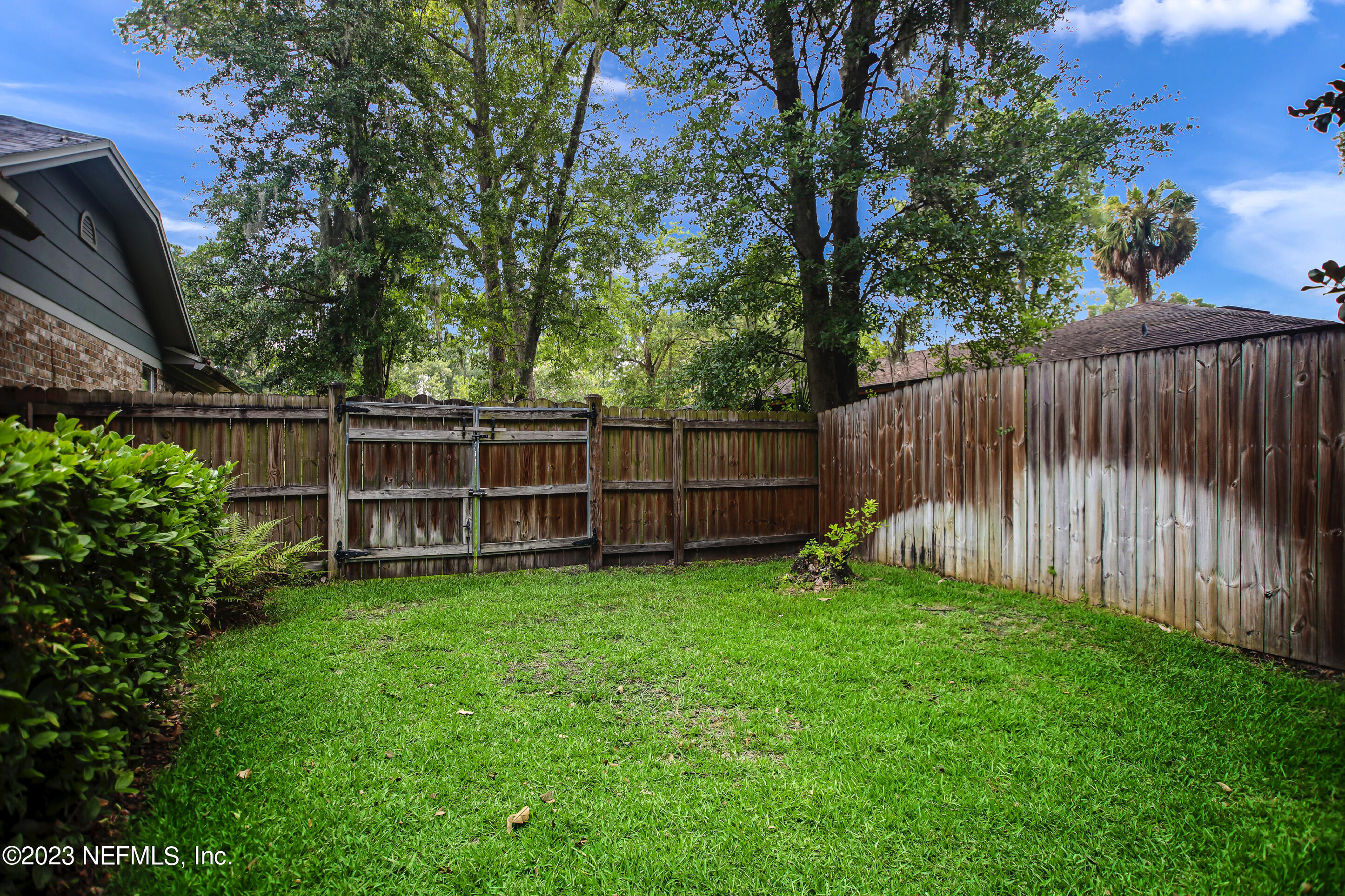 5319 SECLUDED OAKS Lane