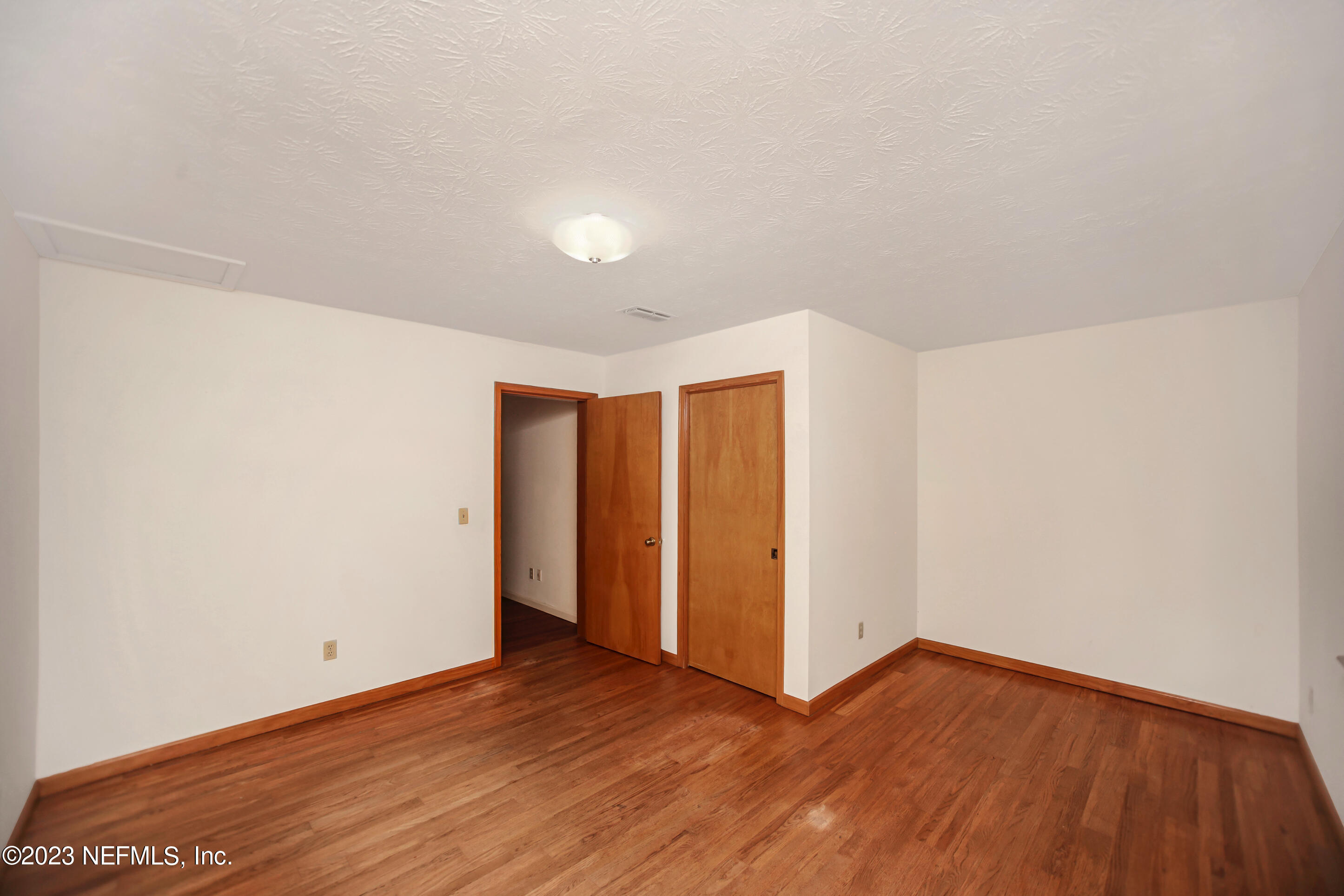5319 SECLUDED OAKS Lane