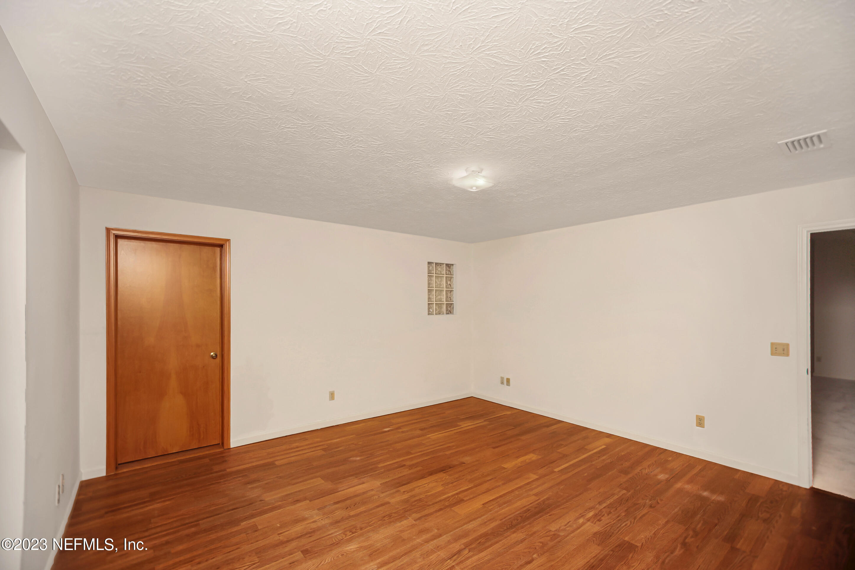 5319 SECLUDED OAKS Lane