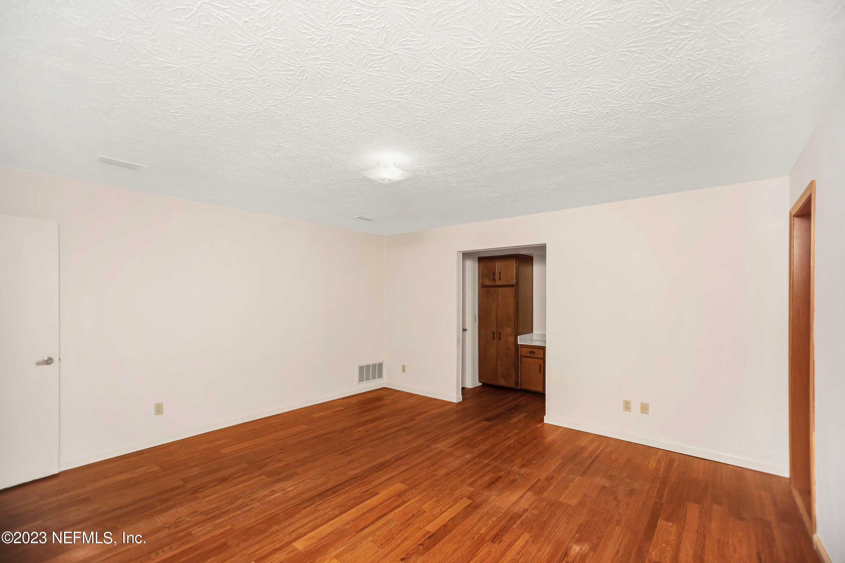 5319 SECLUDED OAKS Lane