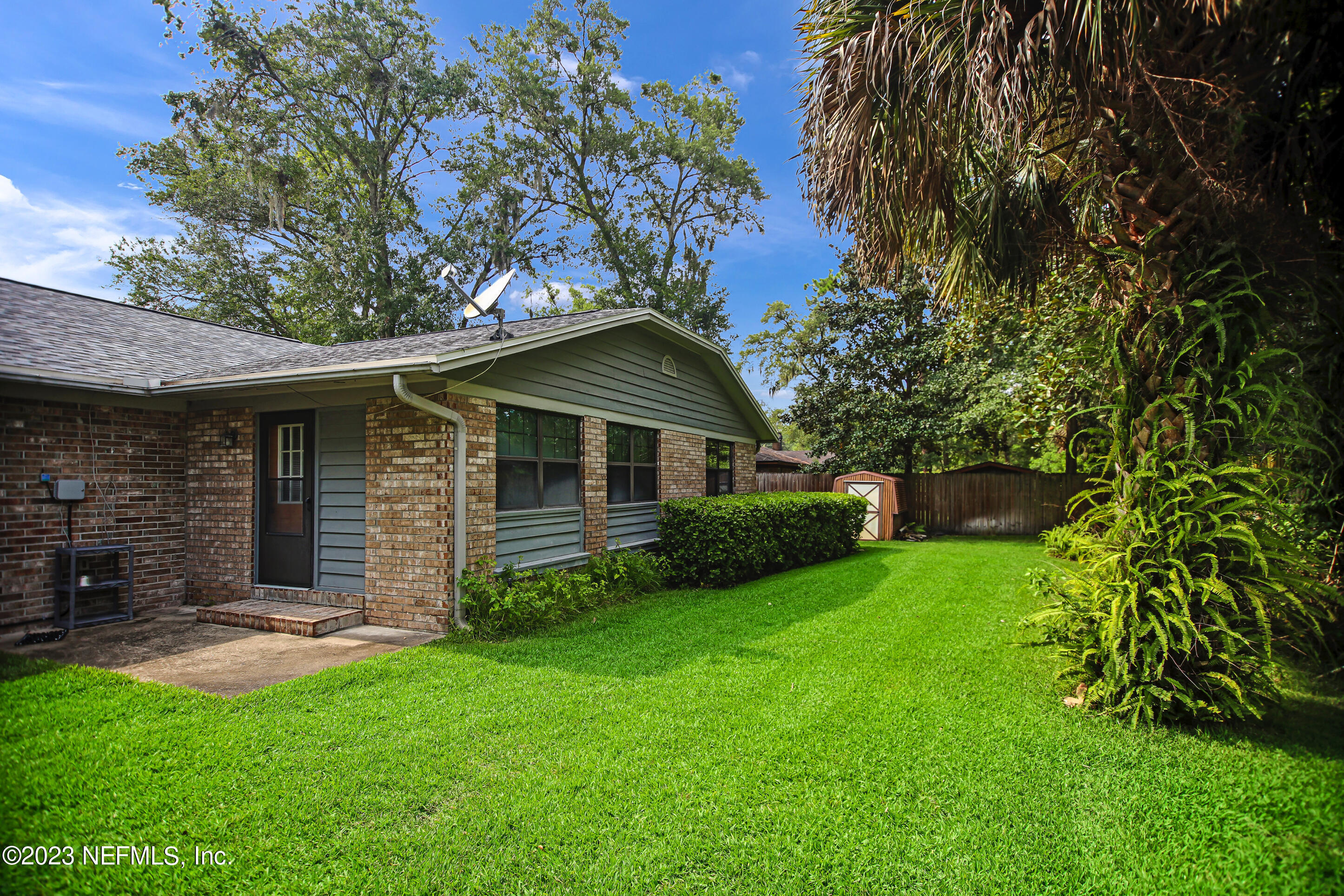 5319 SECLUDED OAKS Lane