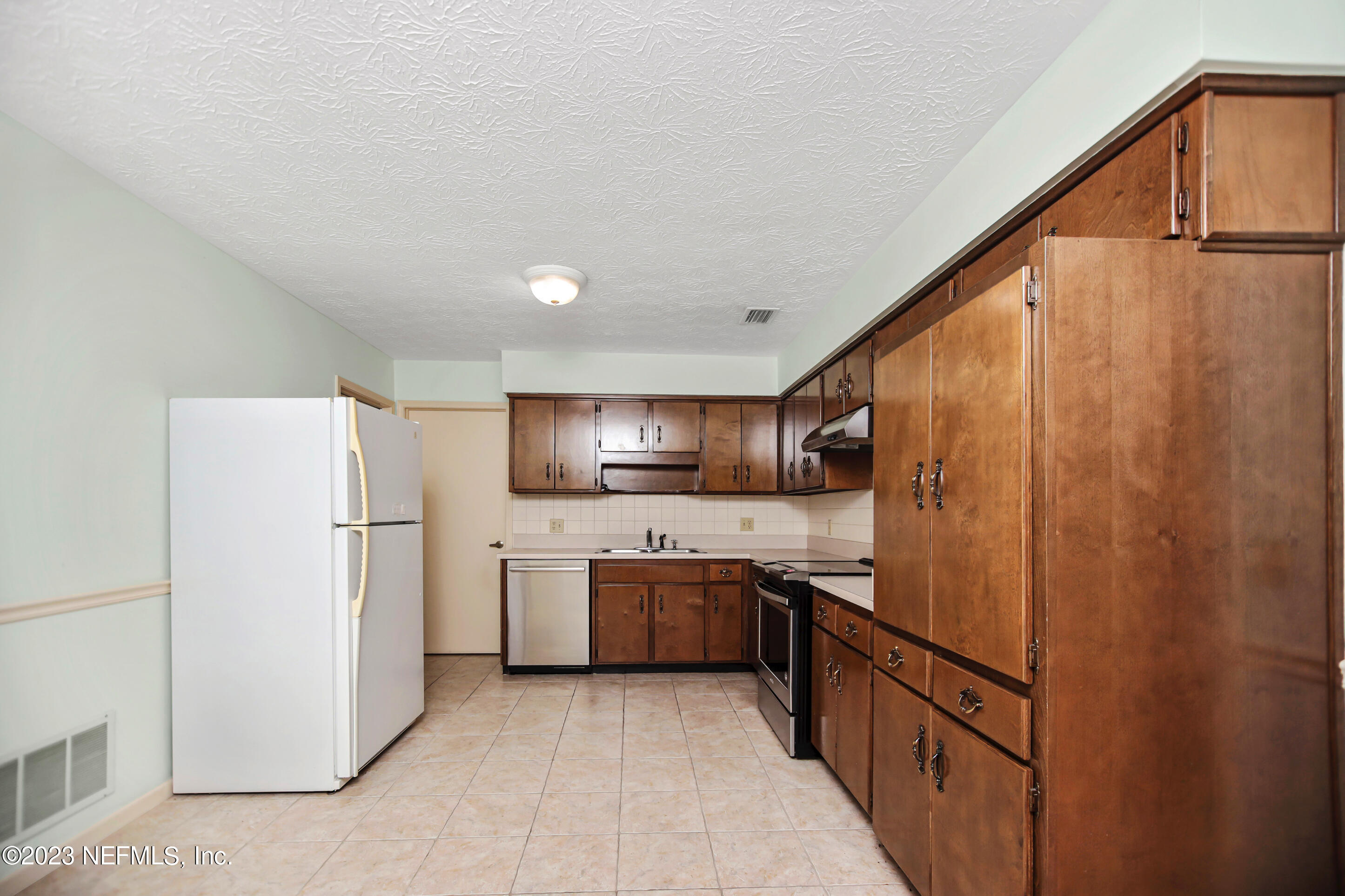 5319 SECLUDED OAKS Lane
