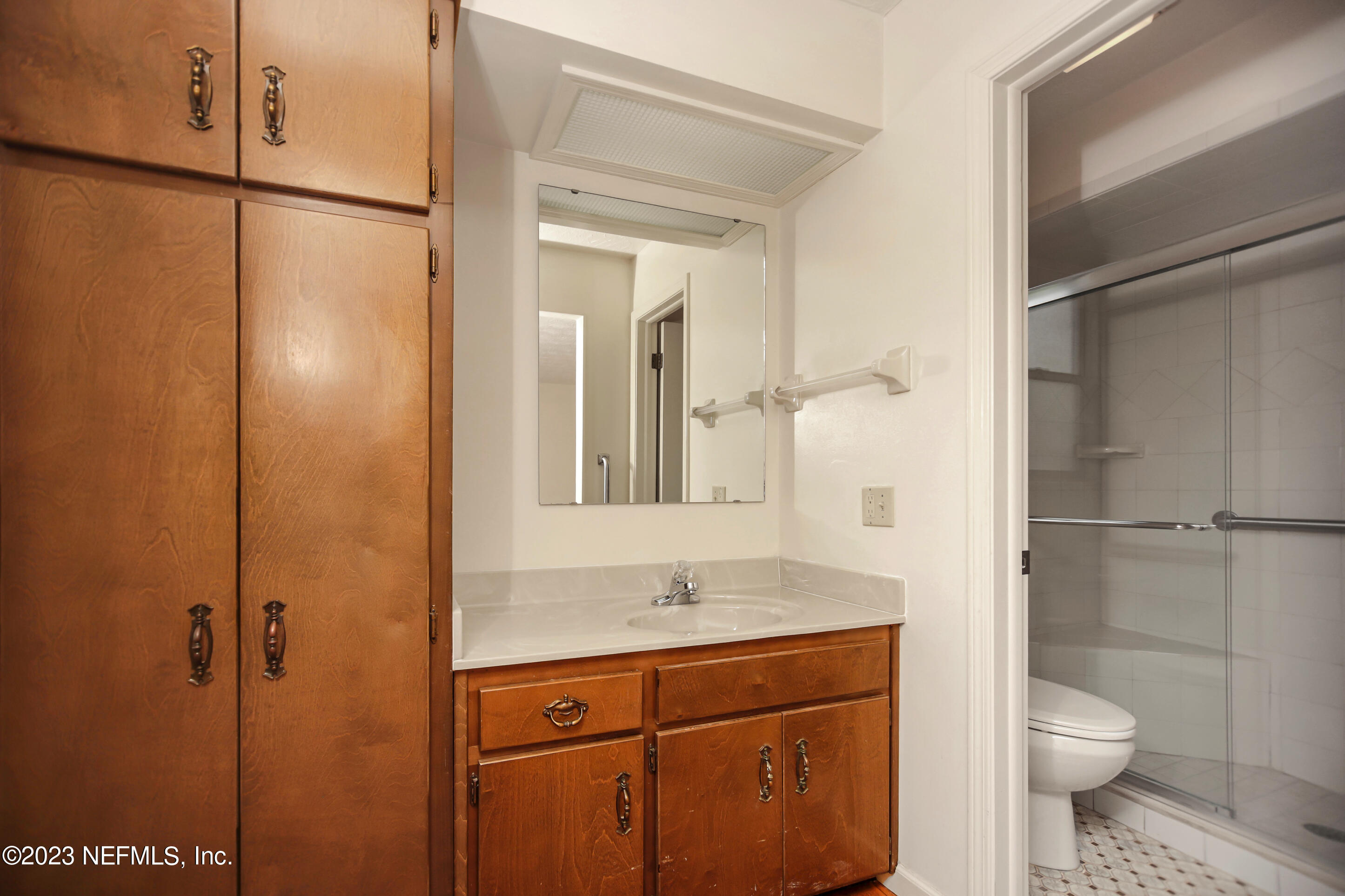 5319 SECLUDED OAKS Lane