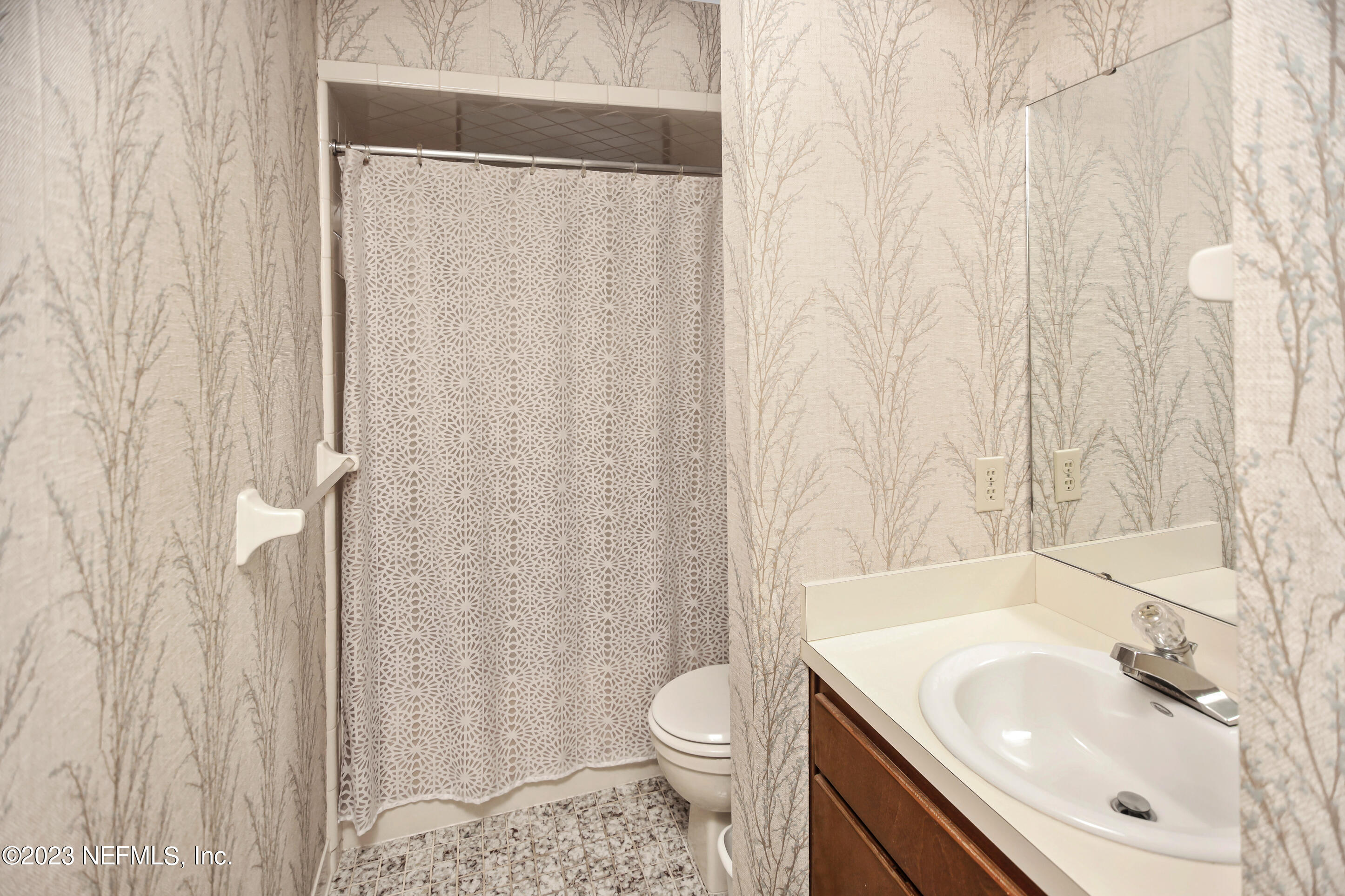 5319 SECLUDED OAKS Lane