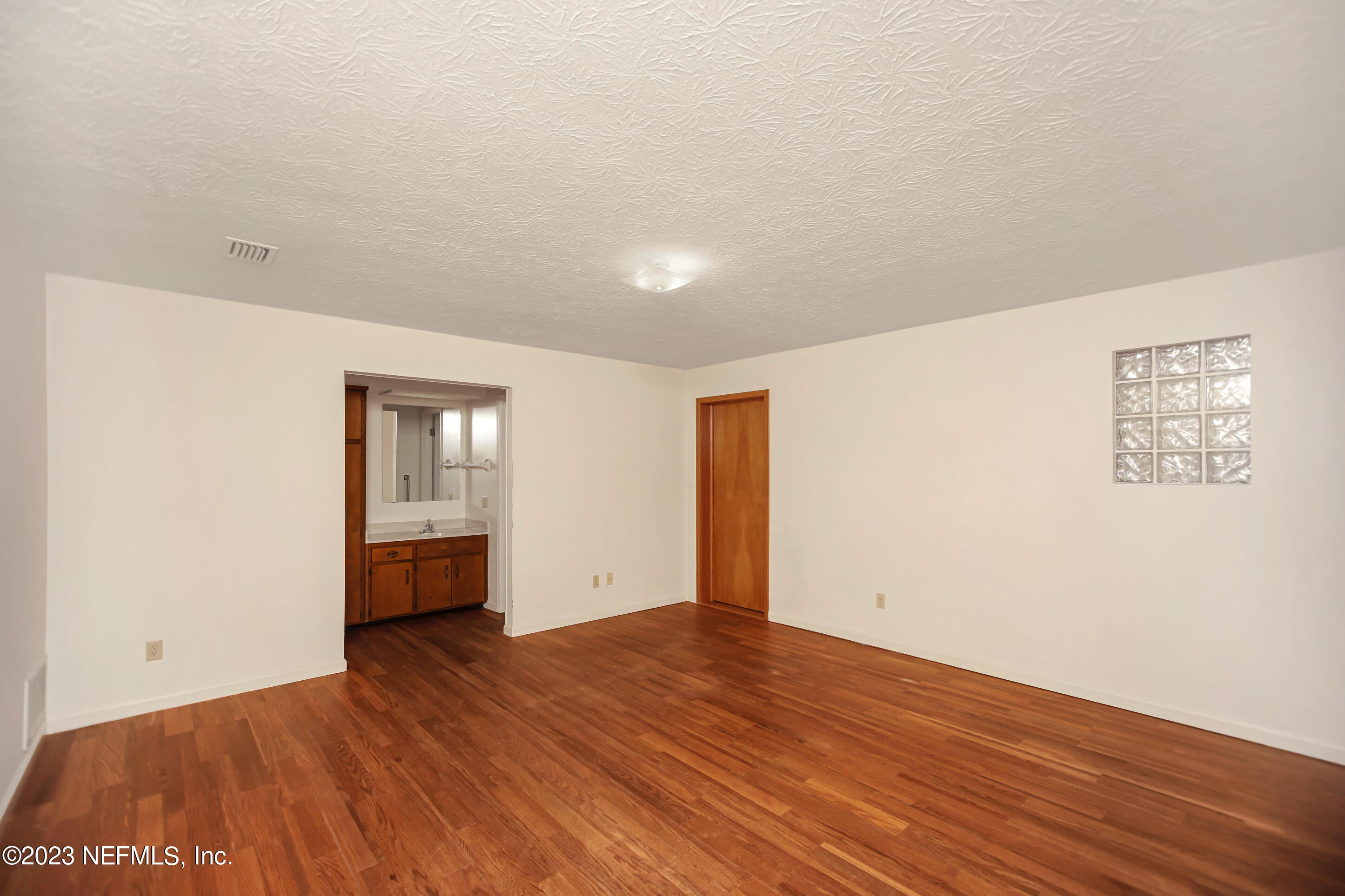 5319 SECLUDED OAKS Lane