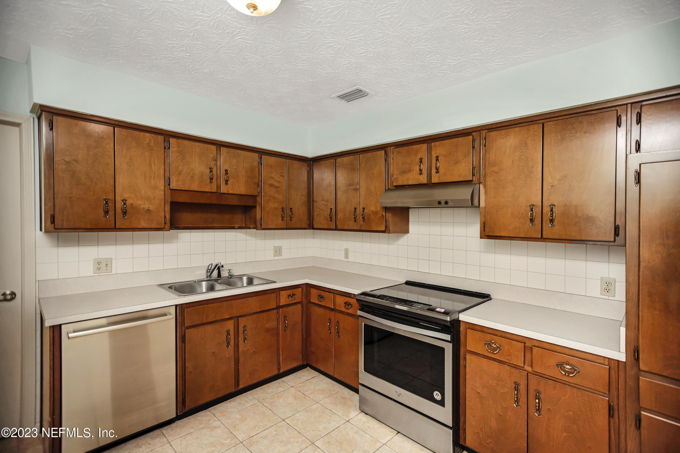 5319 SECLUDED OAKS Lane