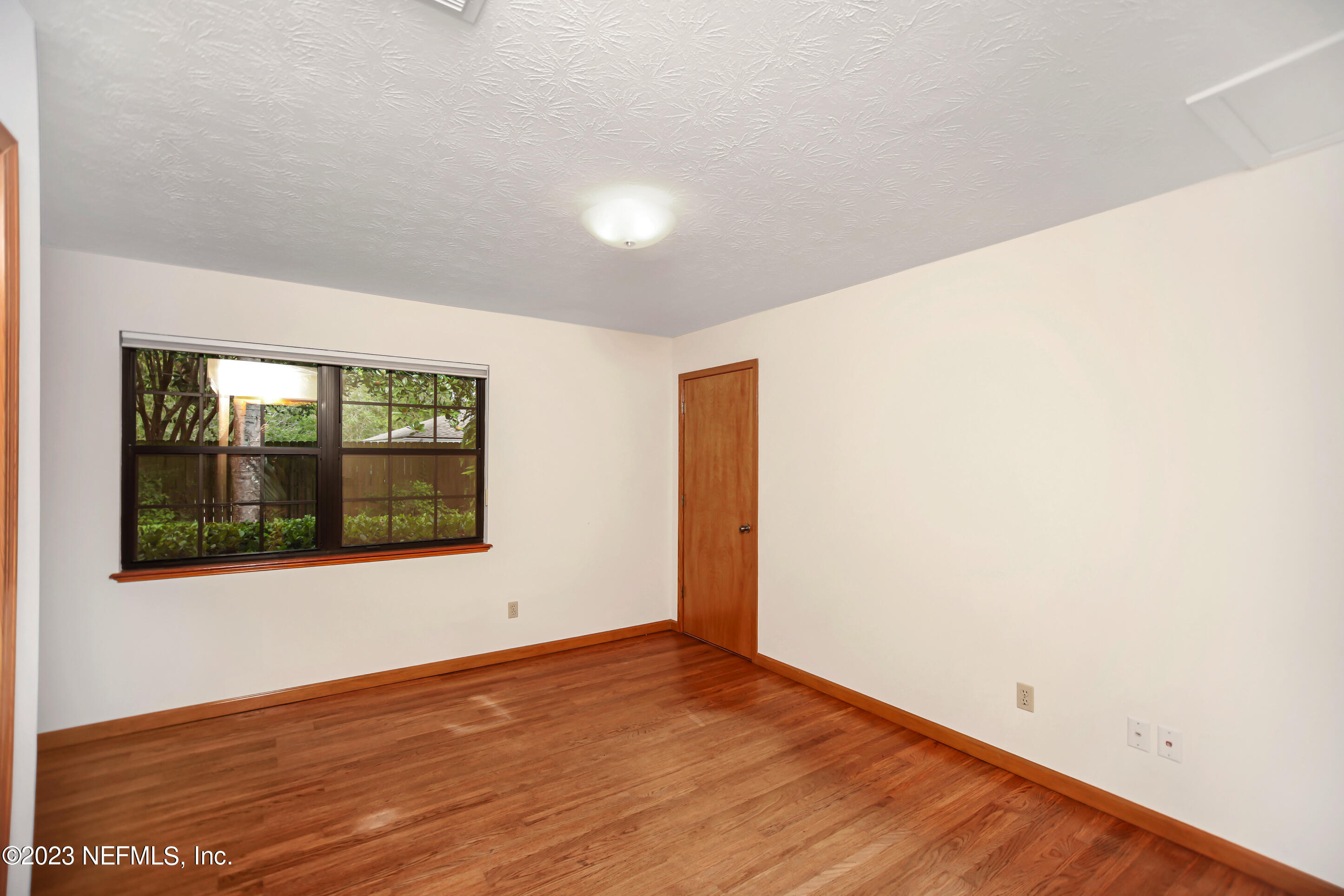 5319 SECLUDED OAKS Lane