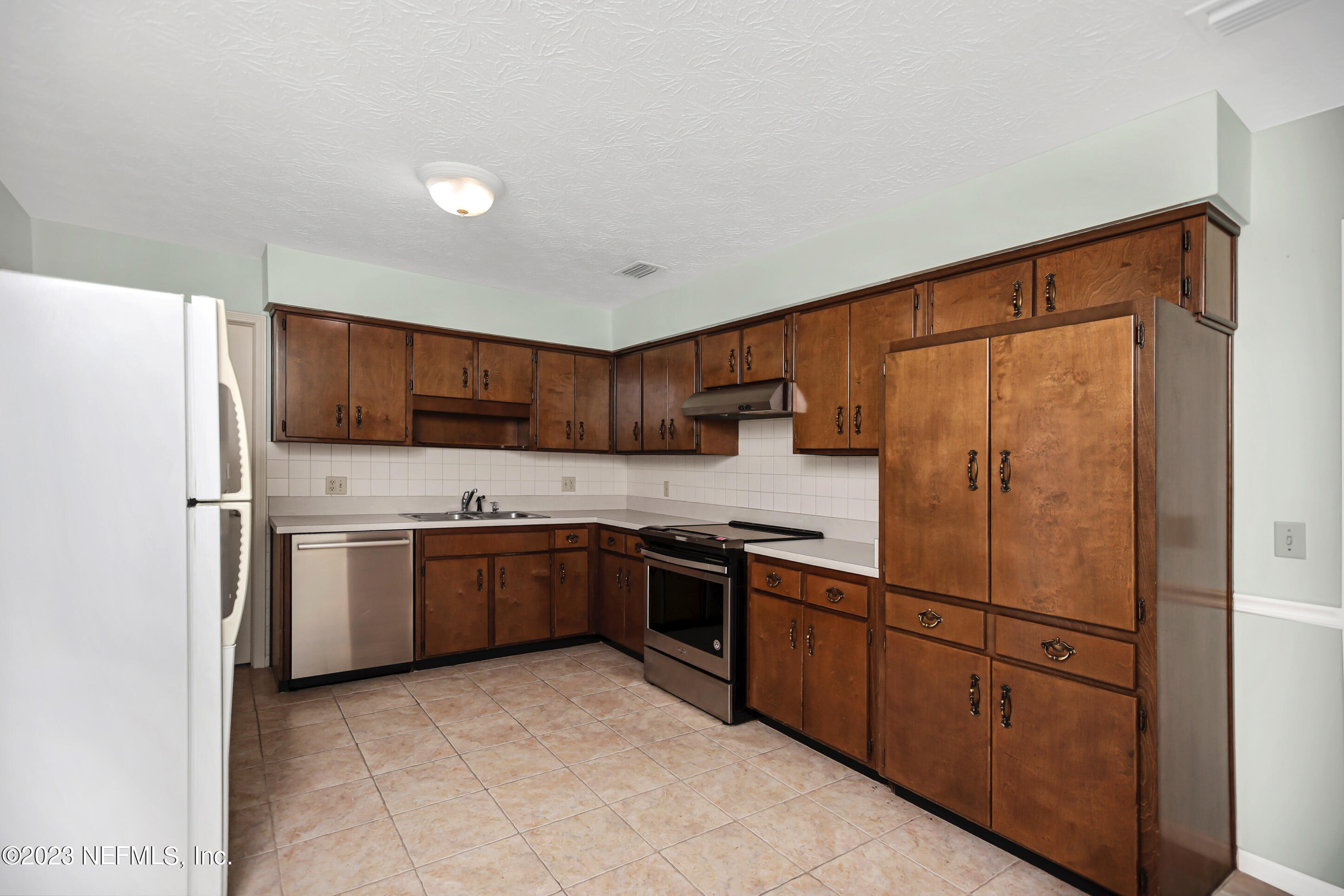 5319 SECLUDED OAKS Lane