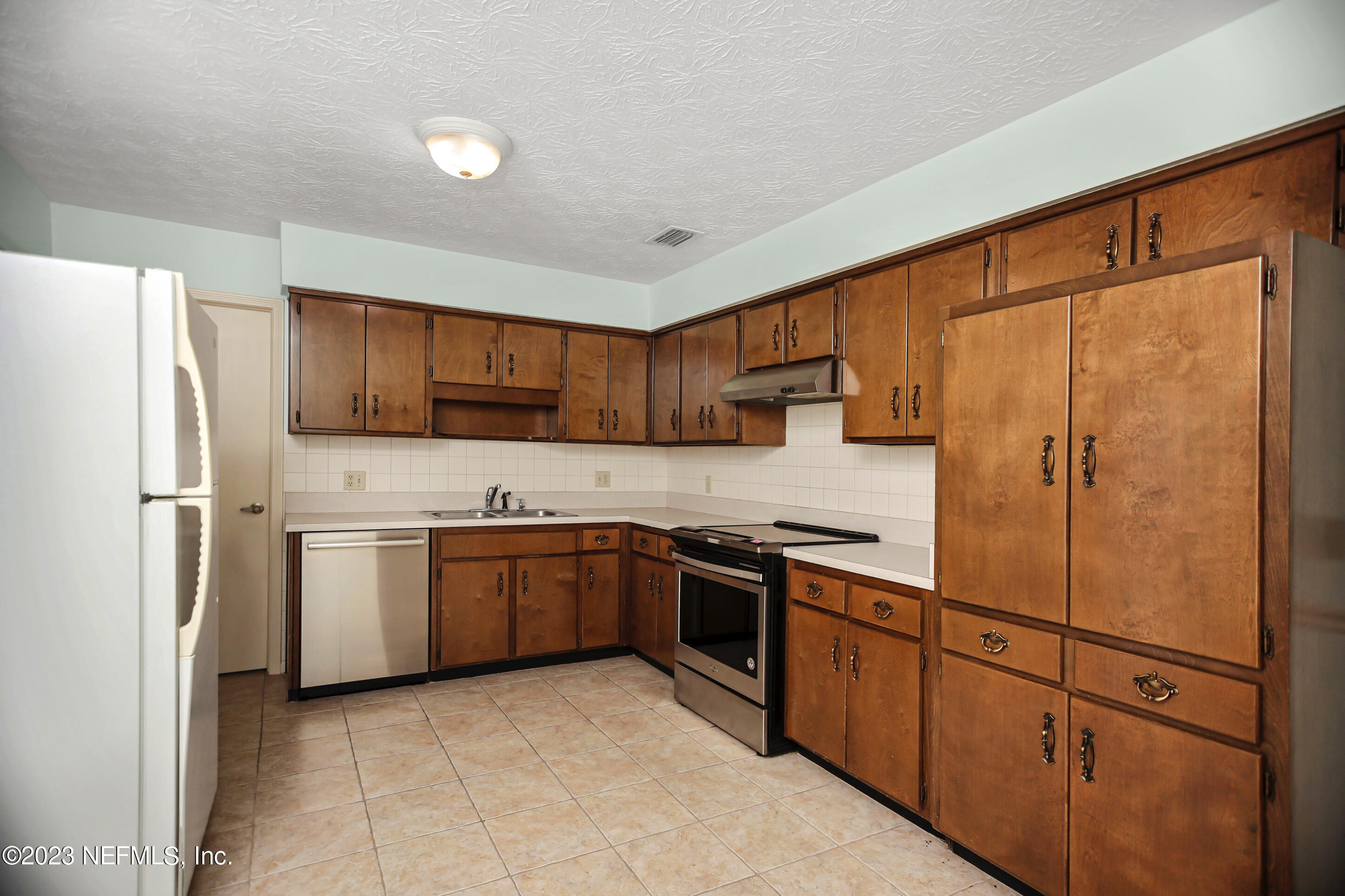 5319 SECLUDED OAKS Lane