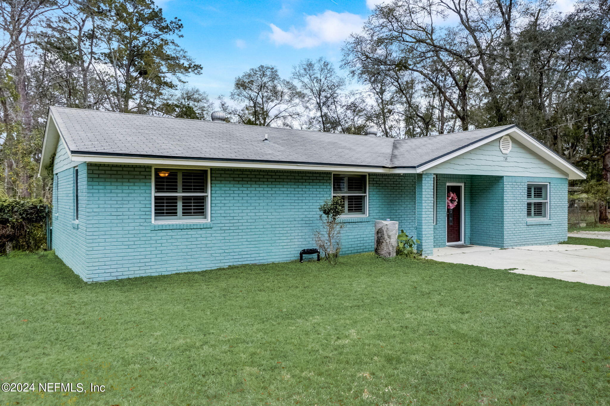 718 LAKE ASBURY Drive