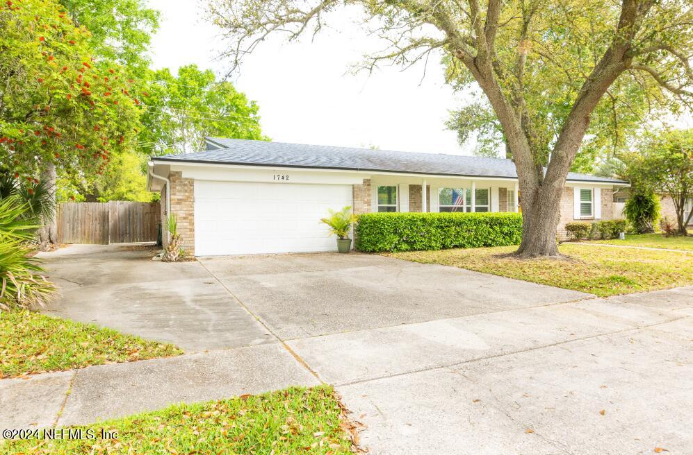 1742 PAPAYA Drive N