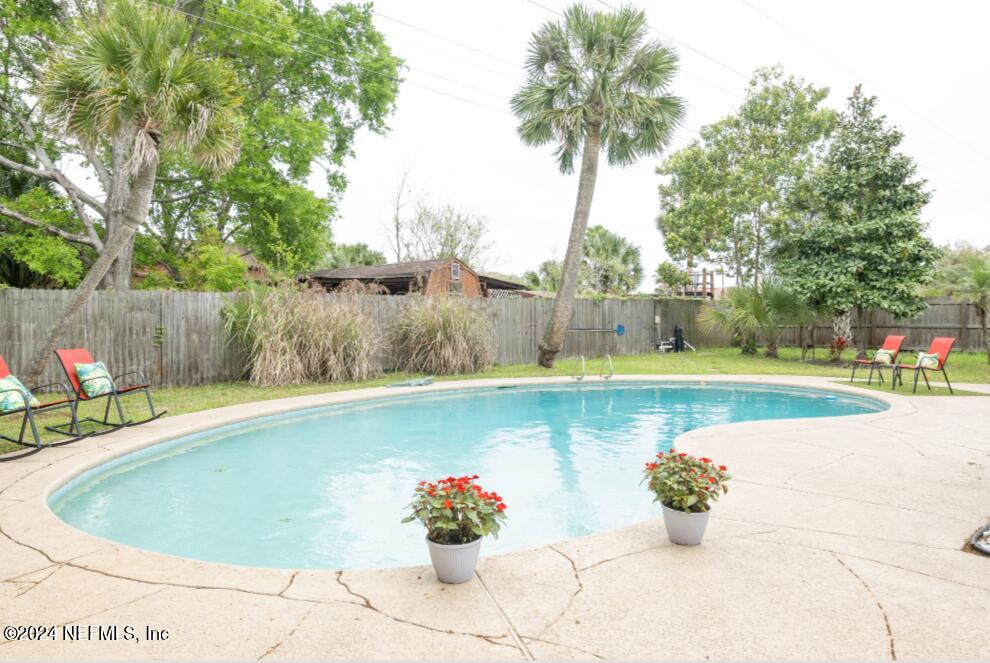 1742 PAPAYA Drive N
