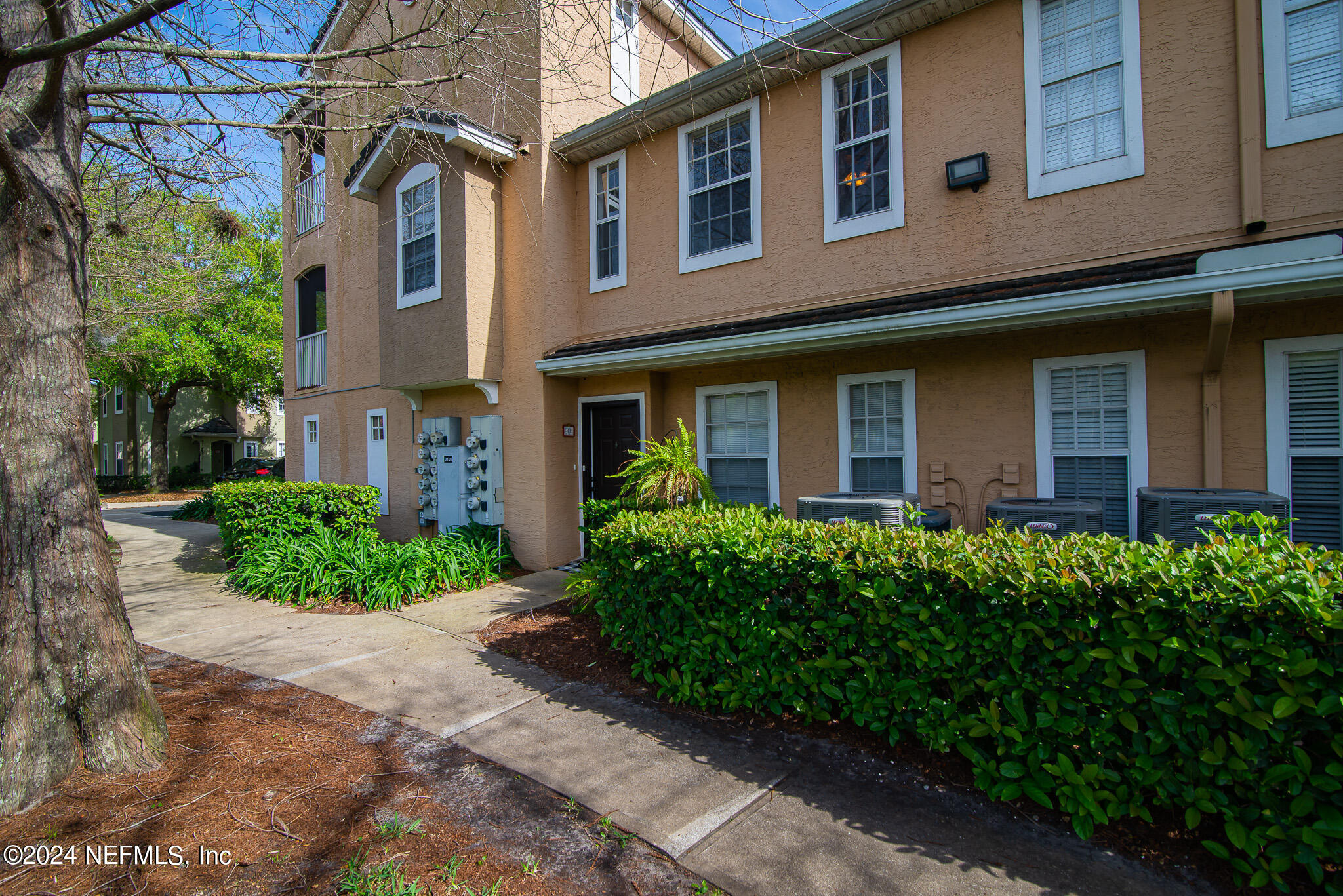 10075 GATE Parkway N 904
