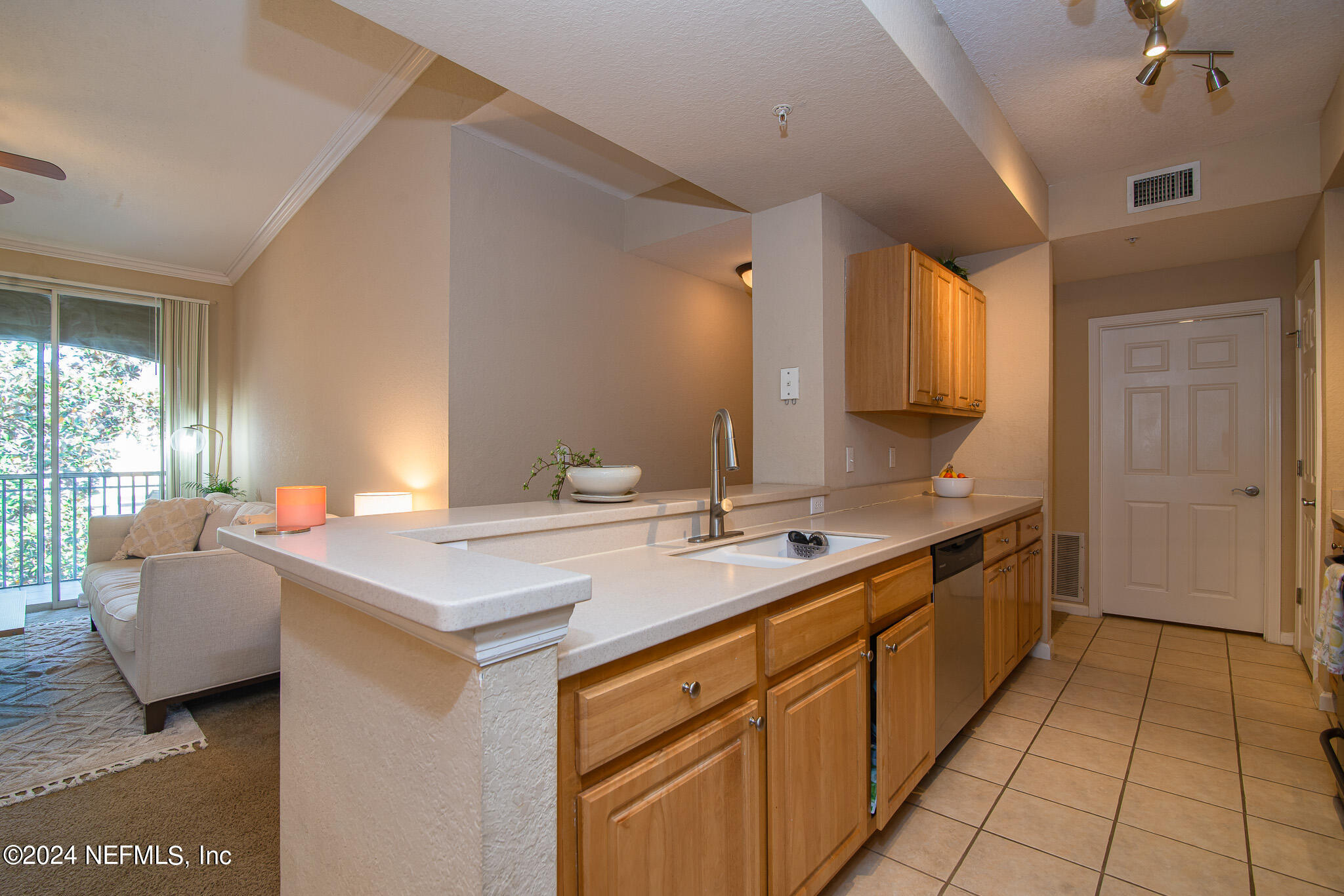 10075 GATE Parkway N 904