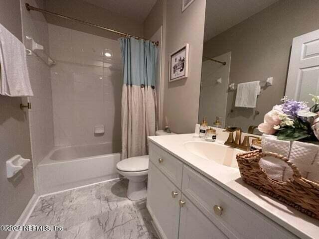 135 CALLE EL JARDIN, 104