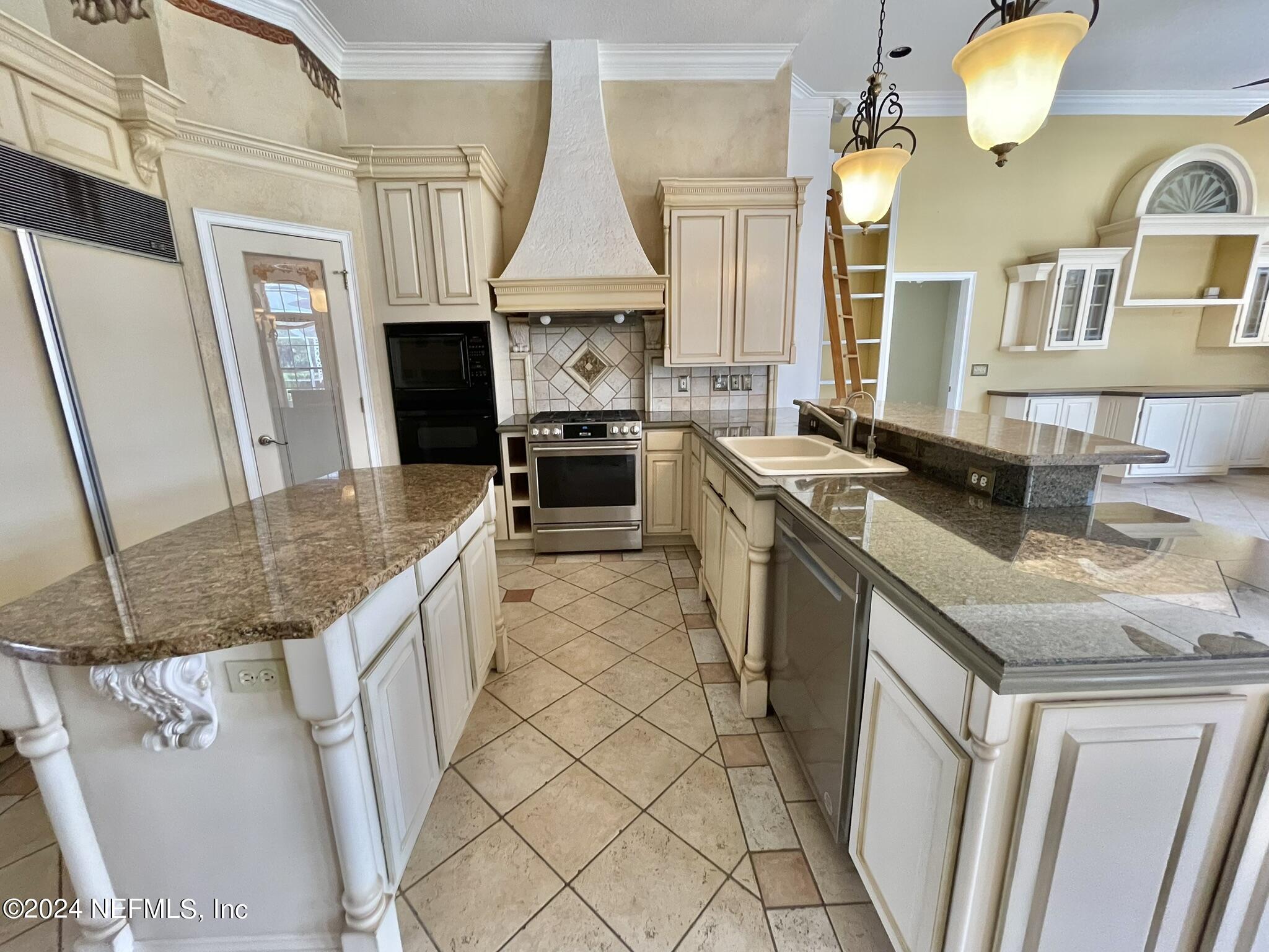 8249 WALLINGFORD HILLS Lane