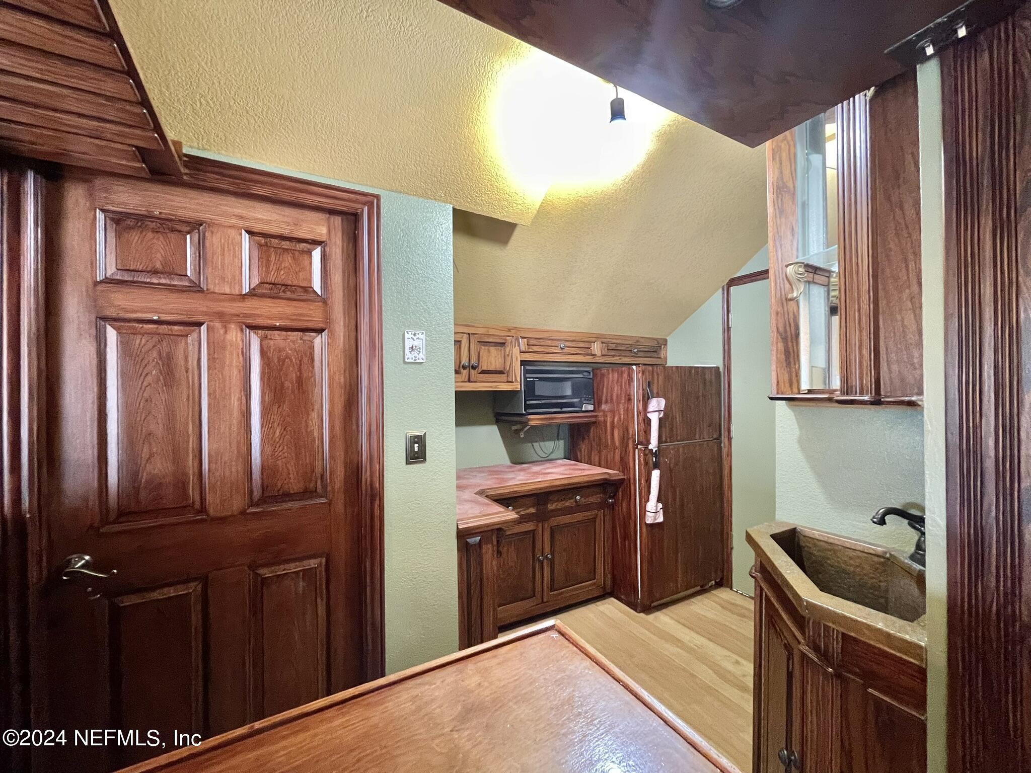 8249 WALLINGFORD HILLS Lane