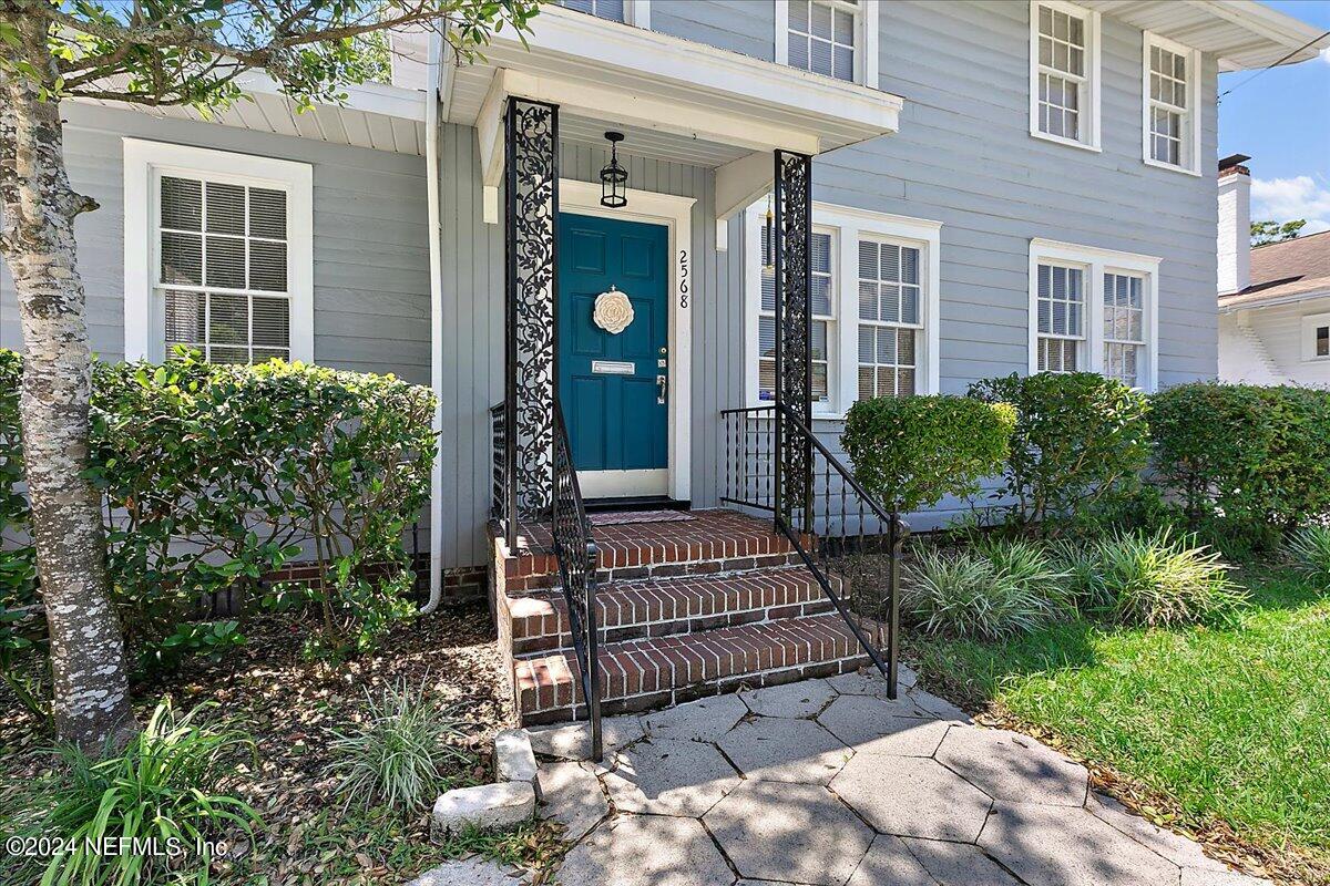 2568 HERSCHEL Street