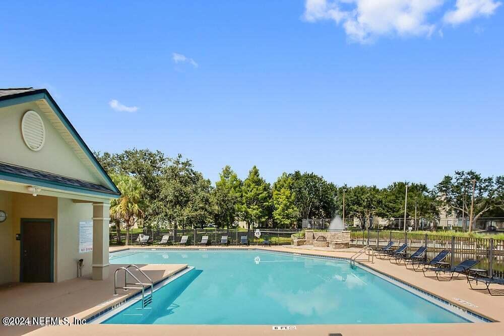 13703 RICHMOND PARK Drive N, 2304
