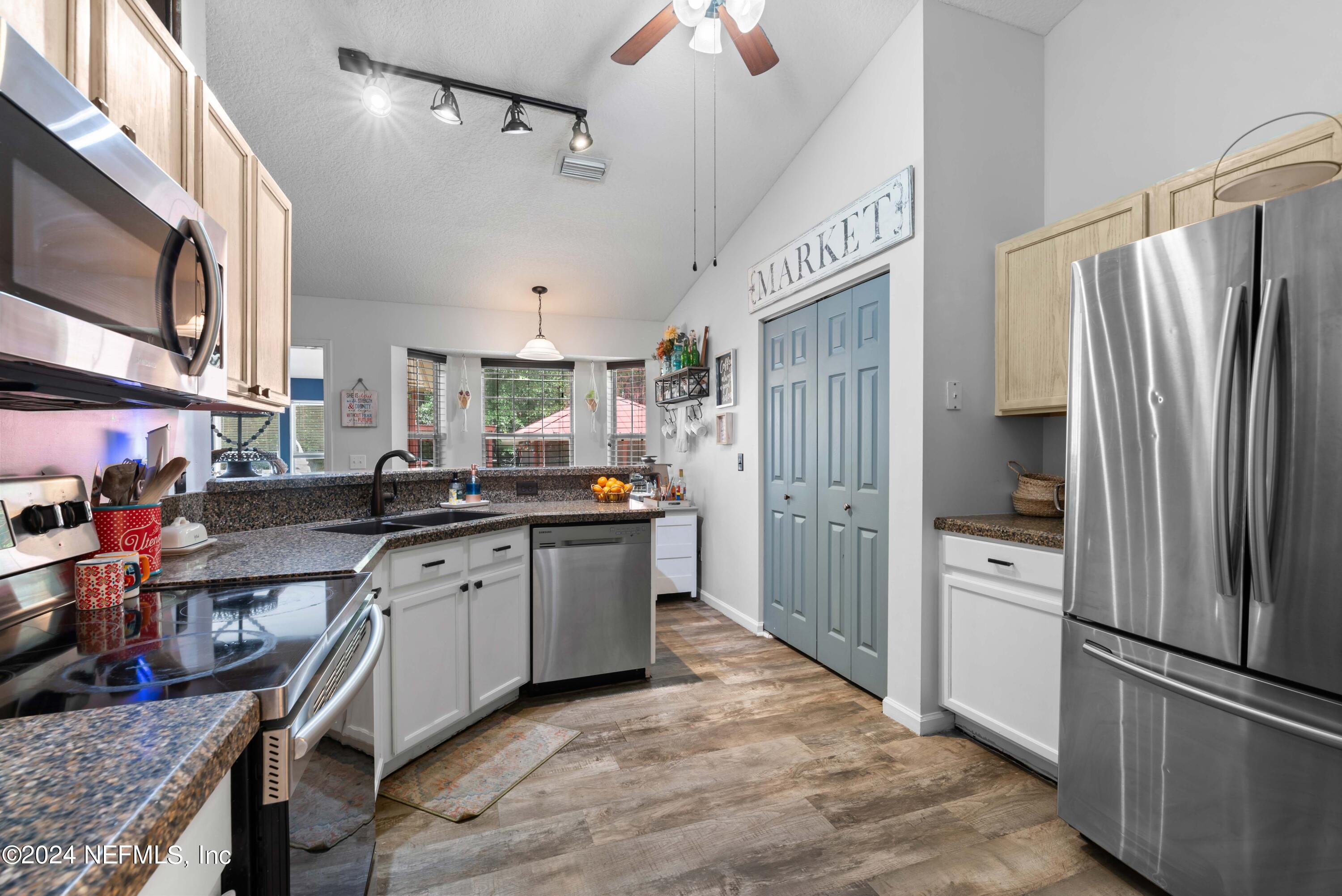 2592 MYRTLE Loop