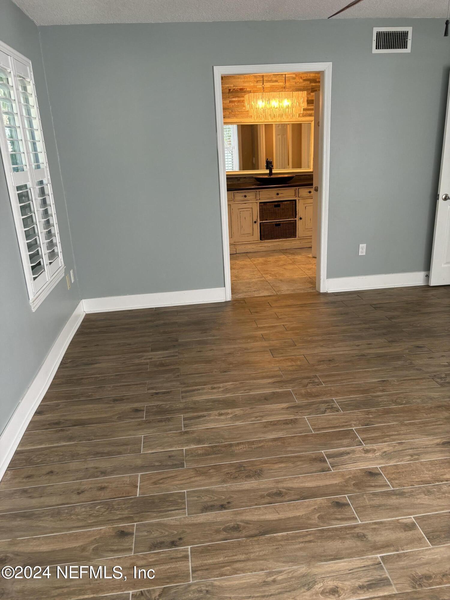 1815 KINGS Court