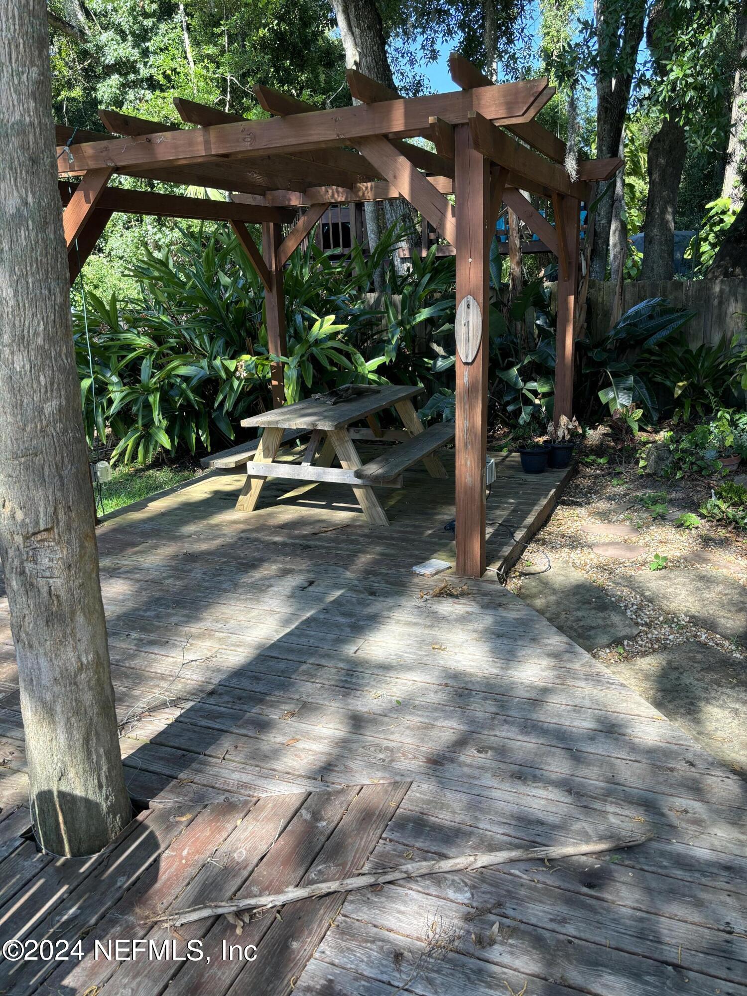 1815 KINGS Court