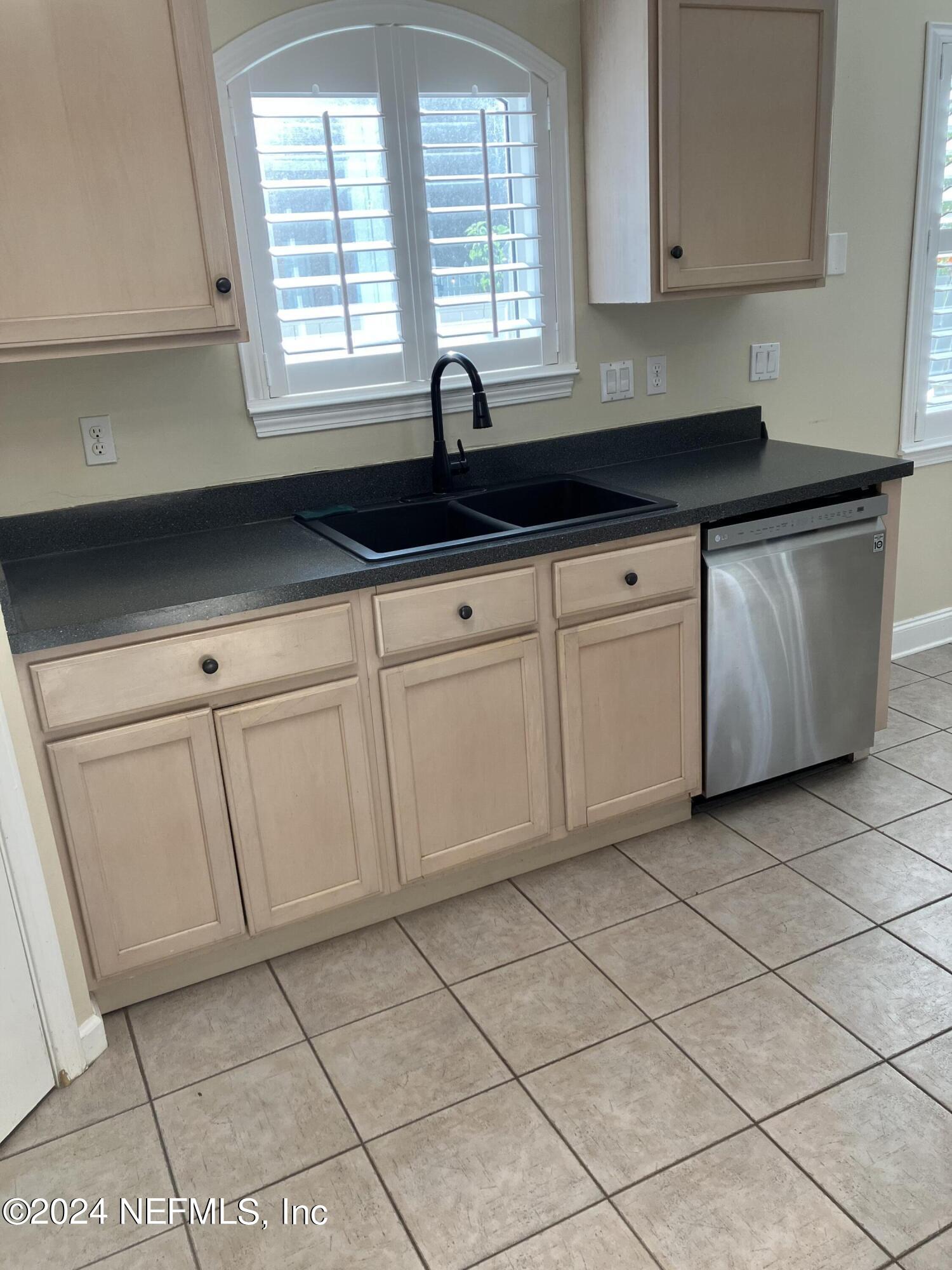 1815 KINGS Court
