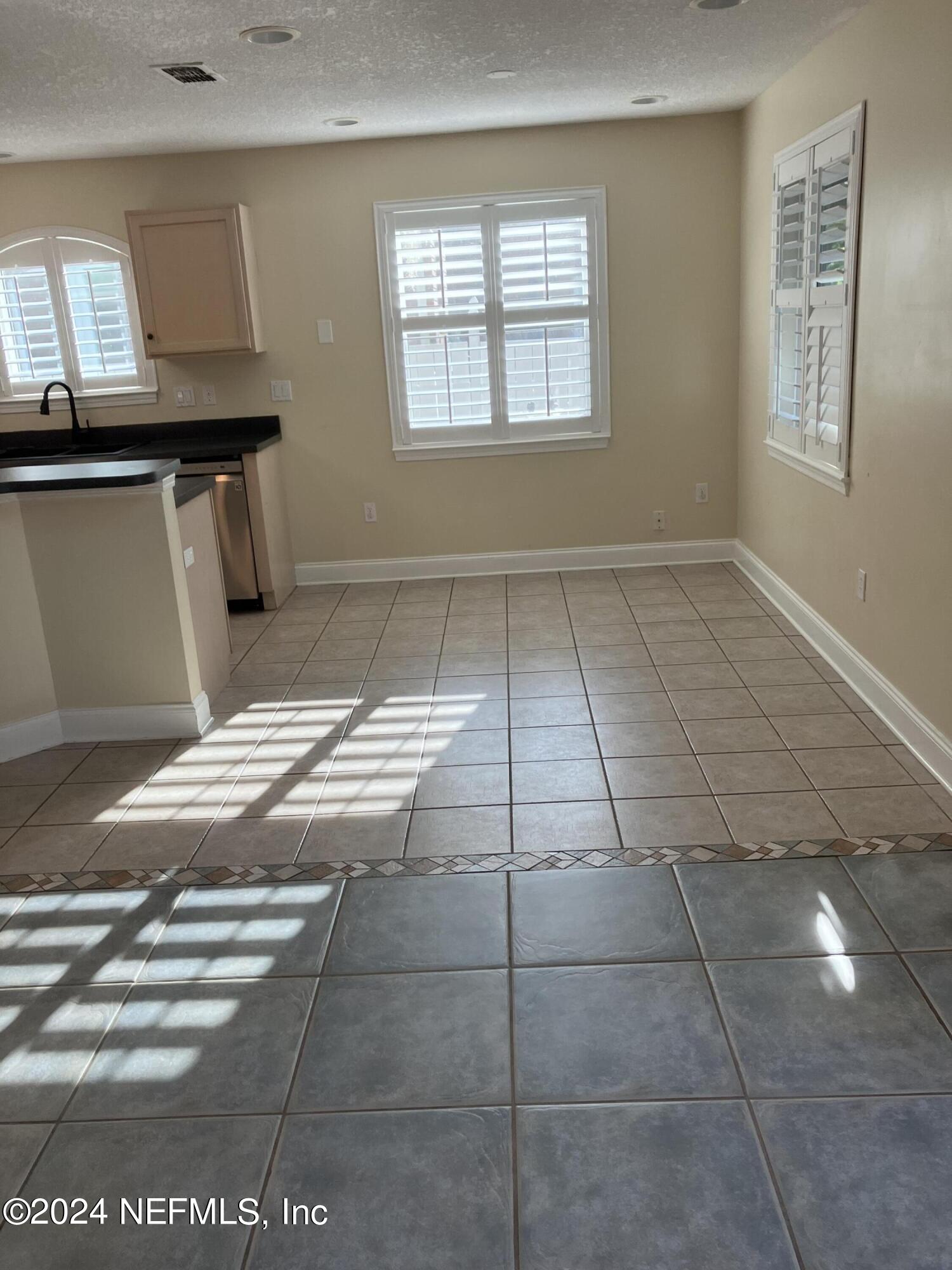 1815 KINGS Court