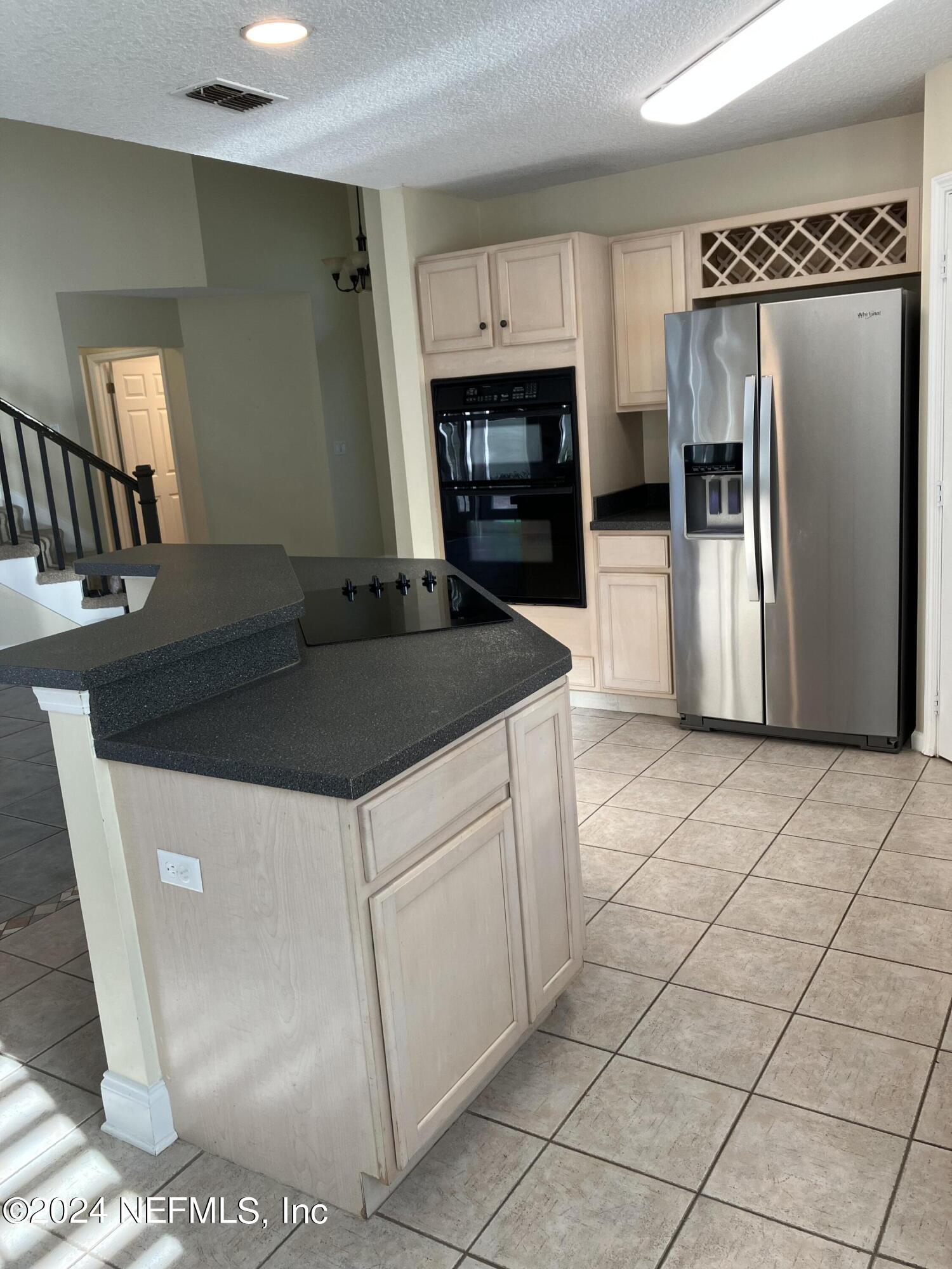 1815 KINGS Court