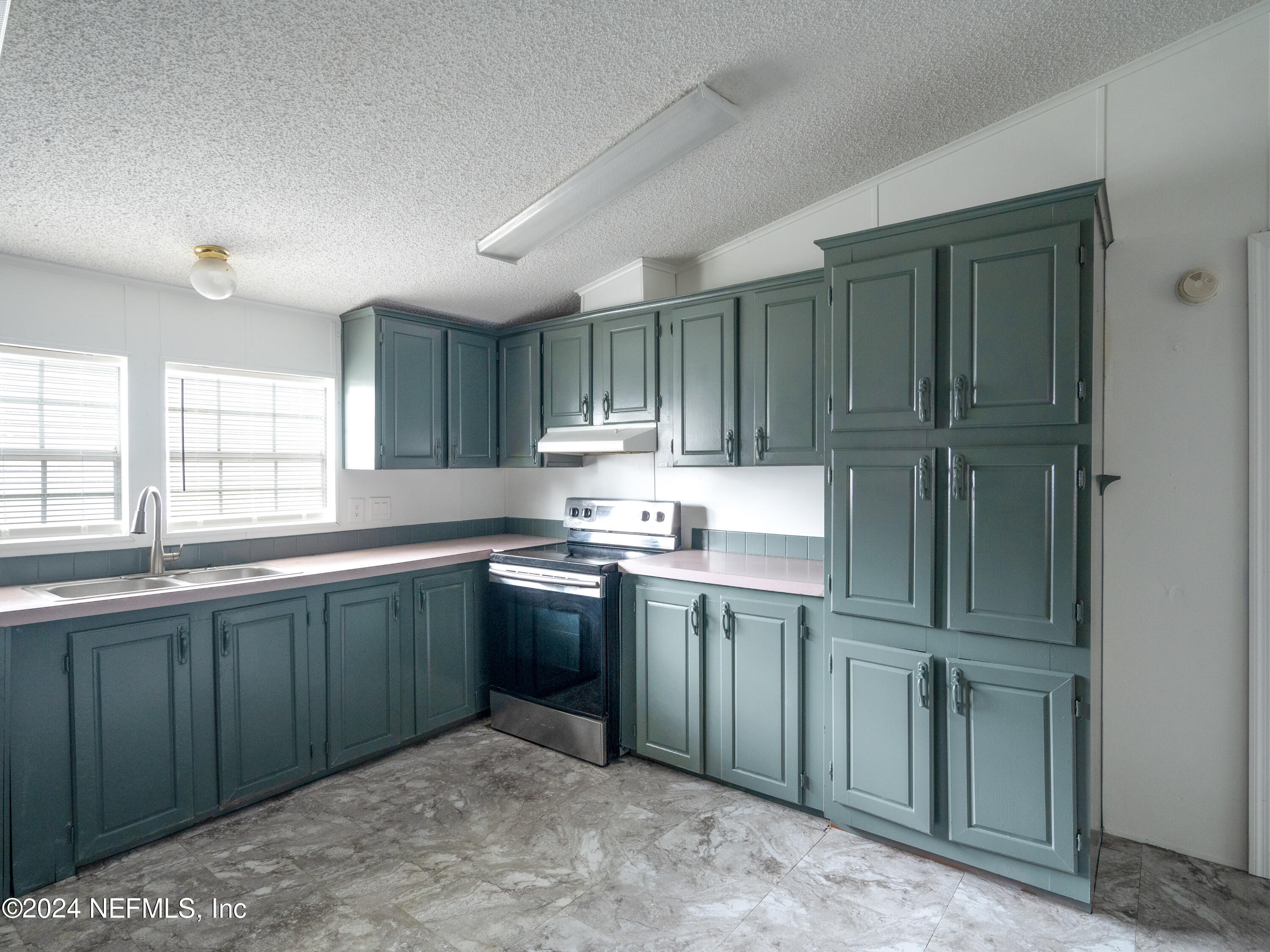 10912 MERRYWOOD Drive