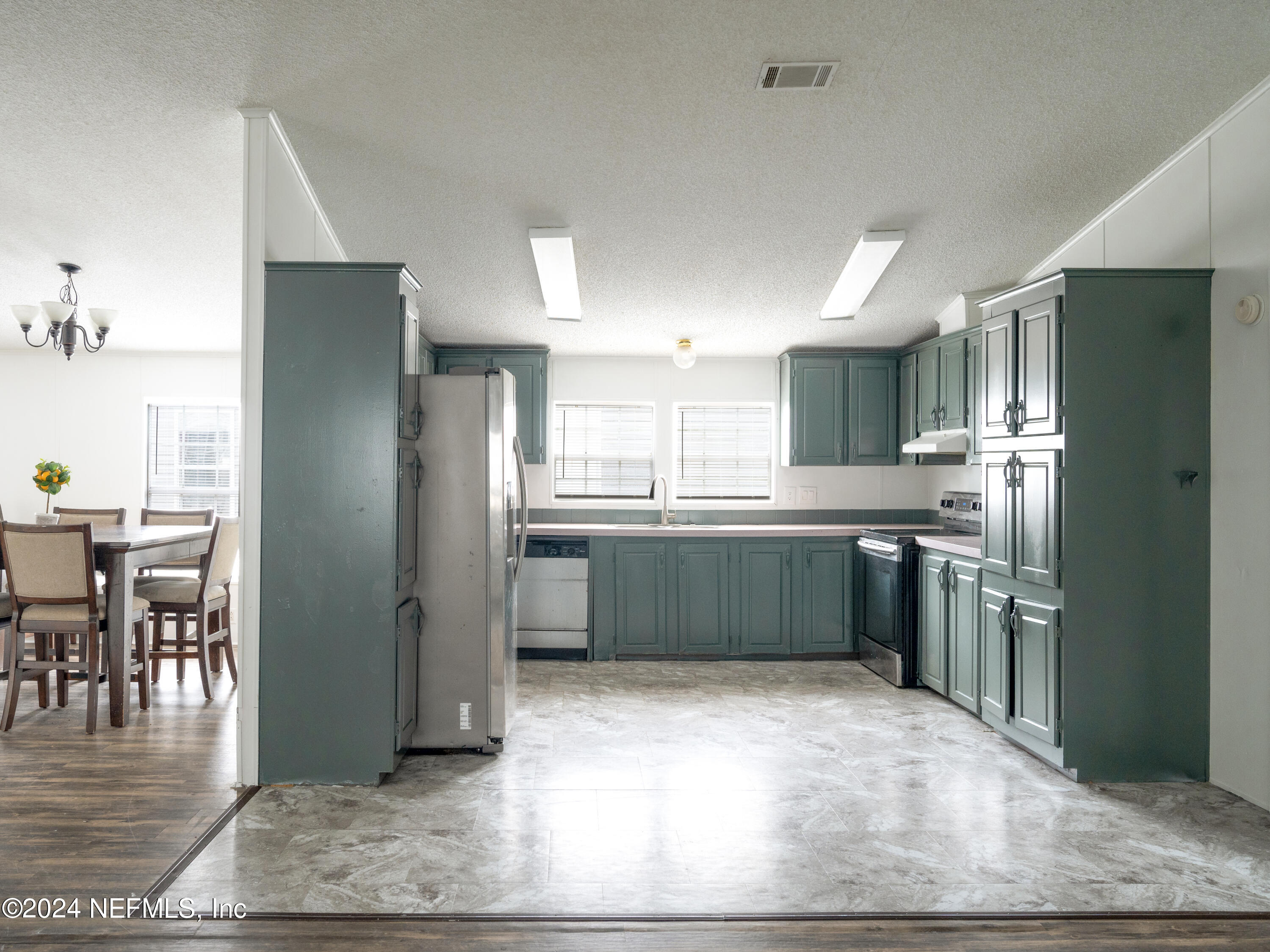10912 MERRYWOOD Drive