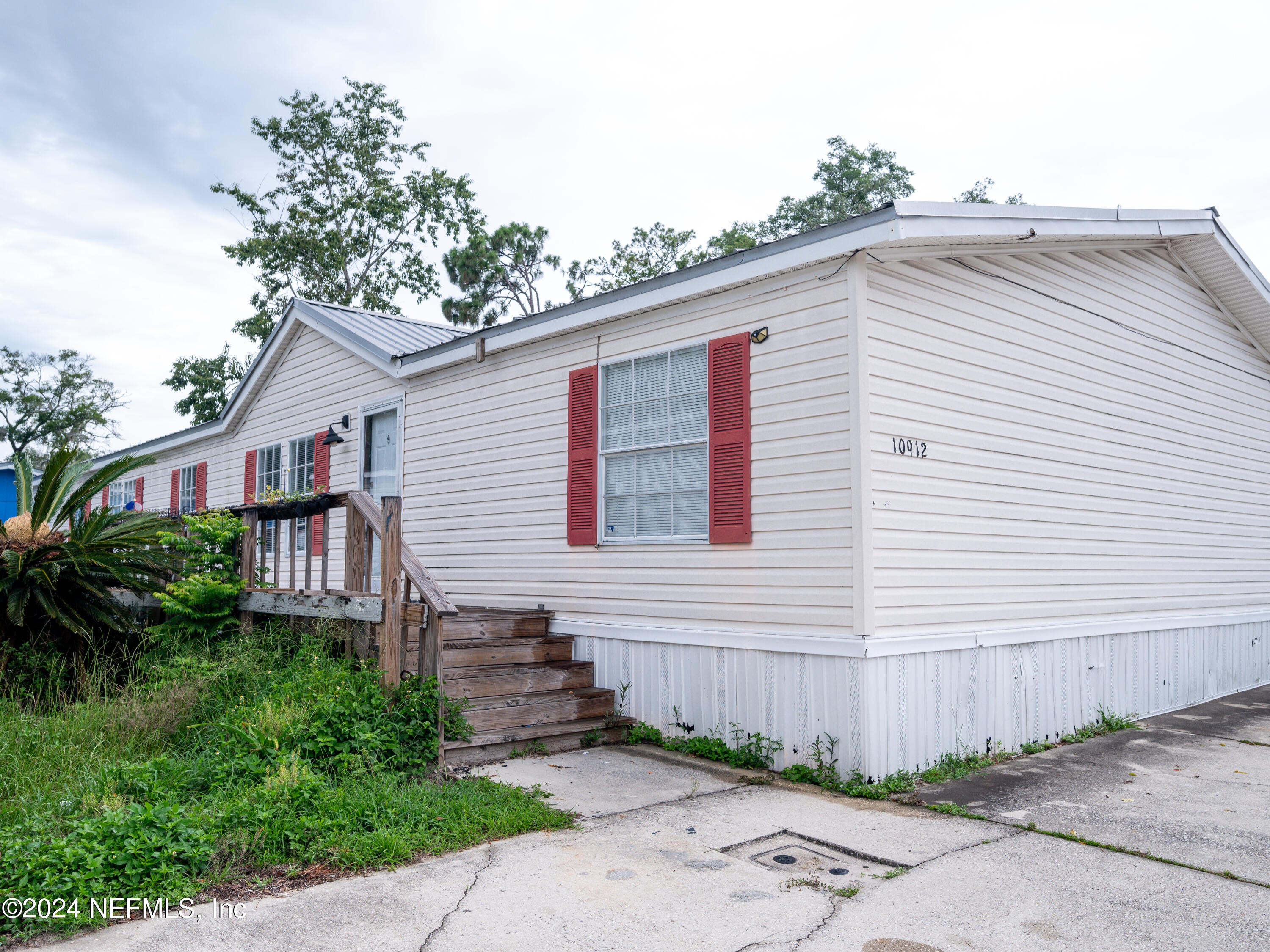 10912 MERRYWOOD Drive