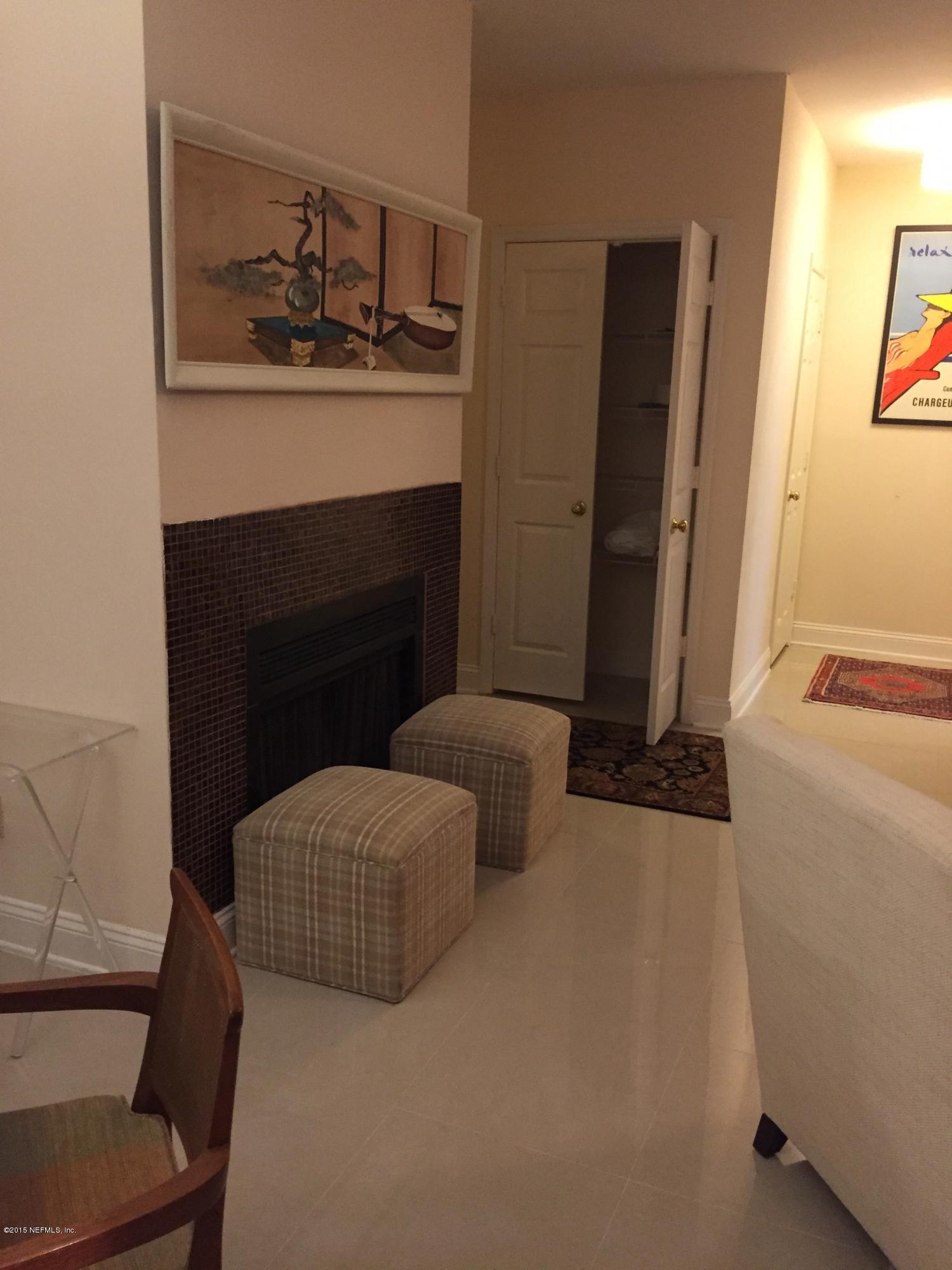 1301 WOOD HILL Place, 1301