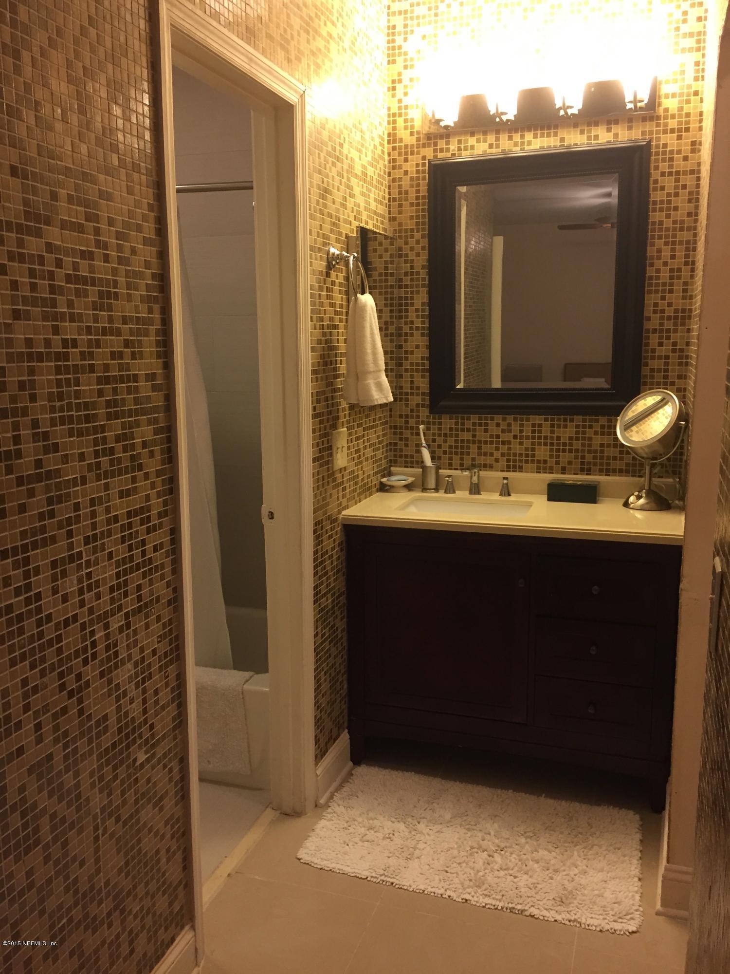 1301 WOOD HILL Place, 1301