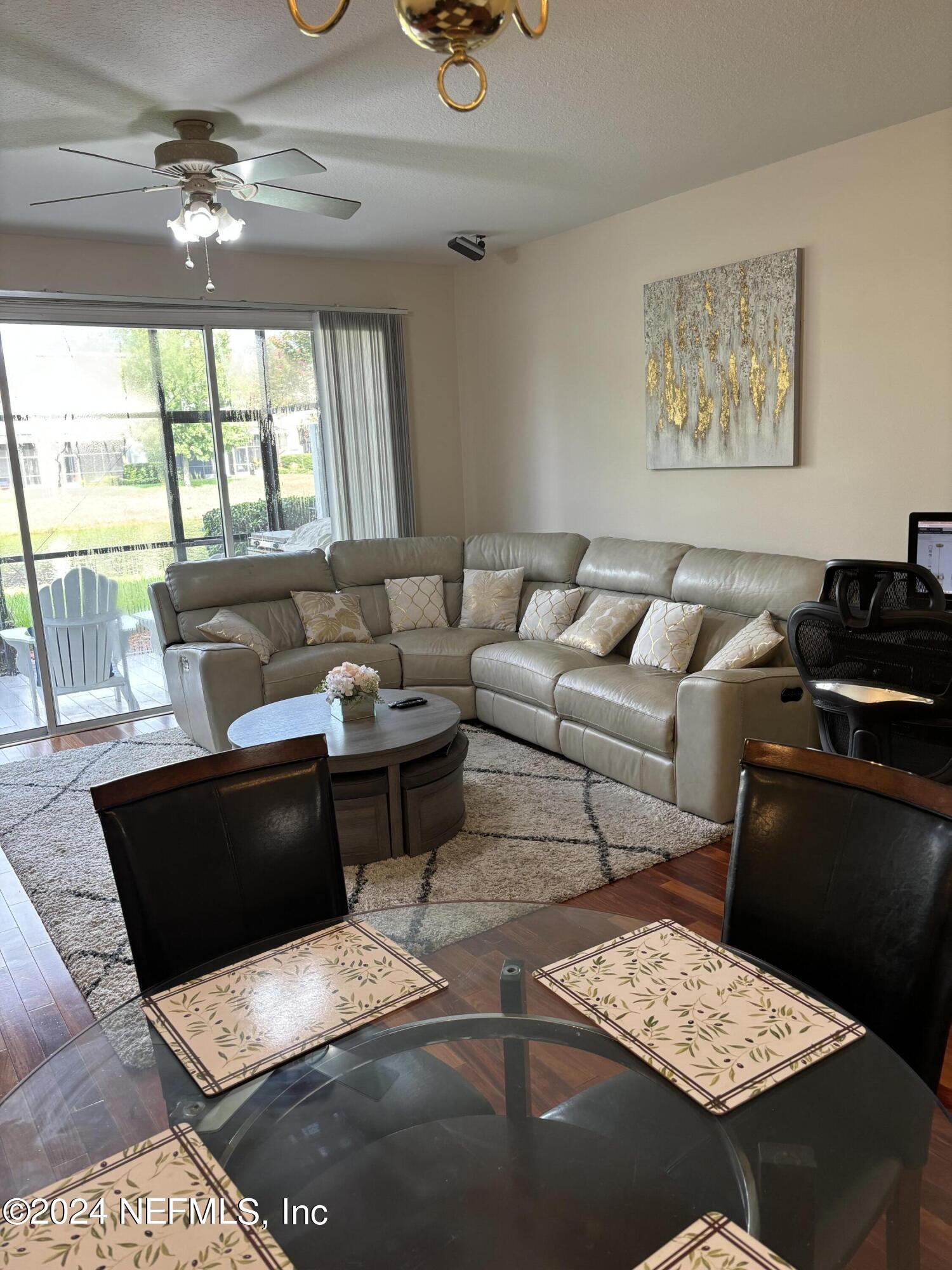7552 RED CRANE Lane