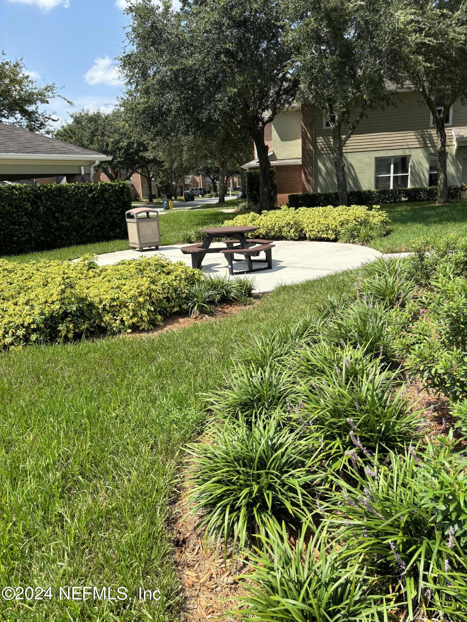7552 RED CRANE Lane