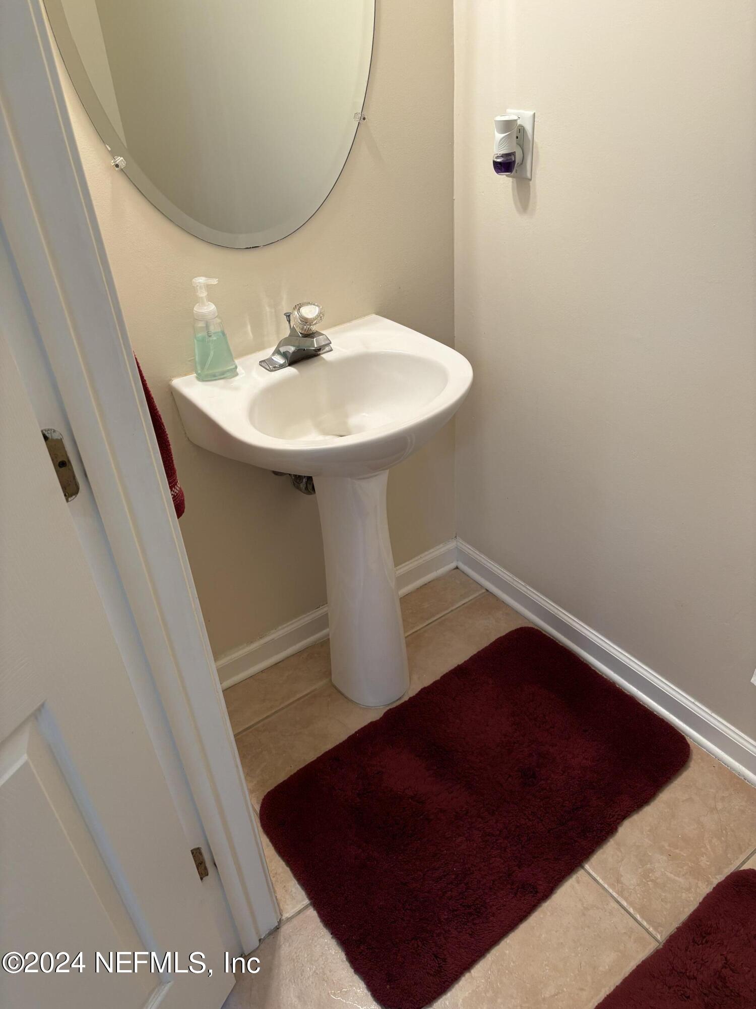 7552 RED CRANE Lane