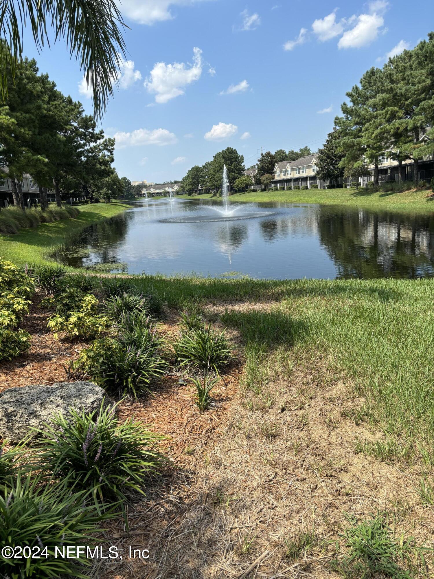 7552 RED CRANE Lane