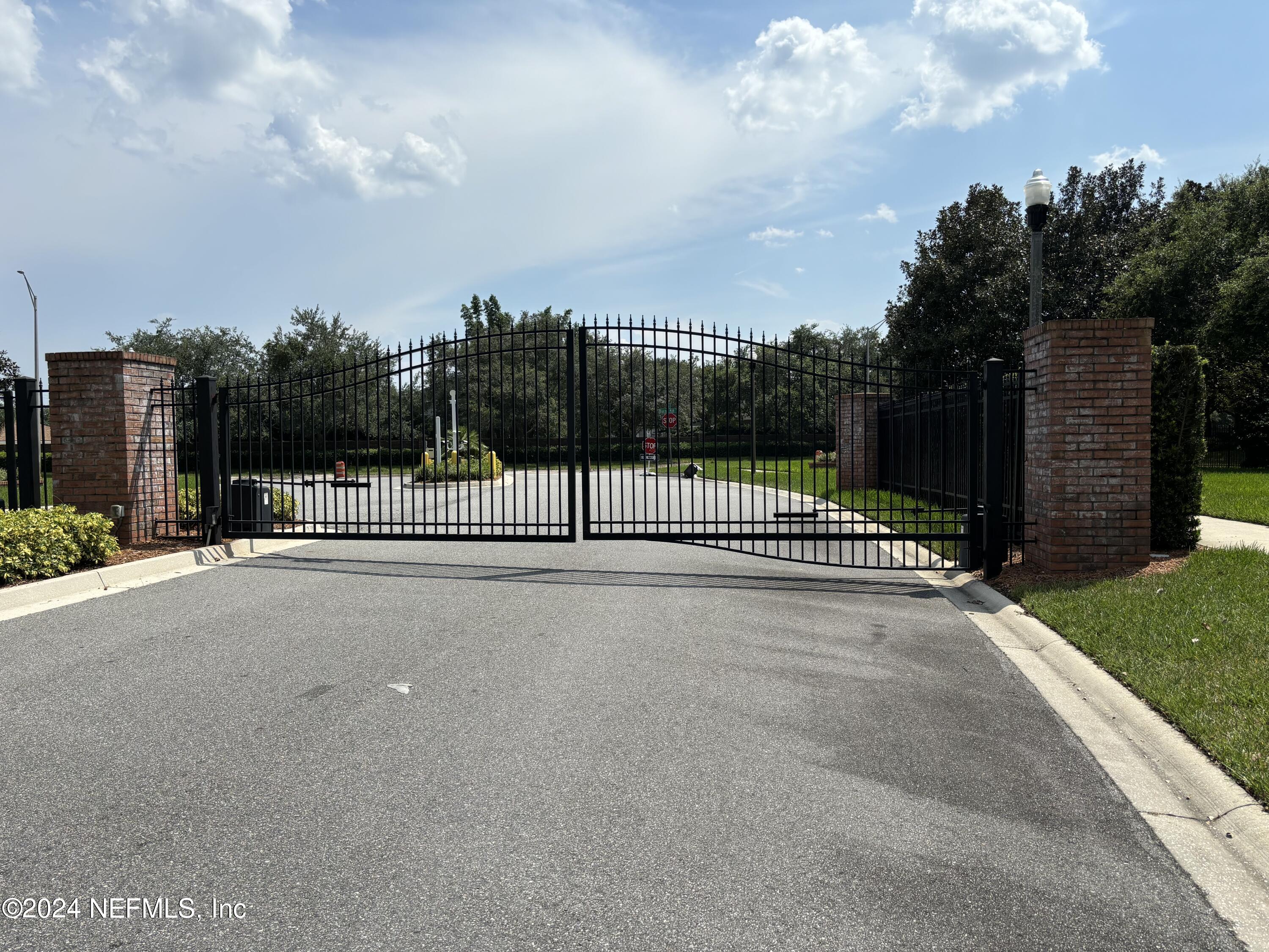 7552 RED CRANE Lane