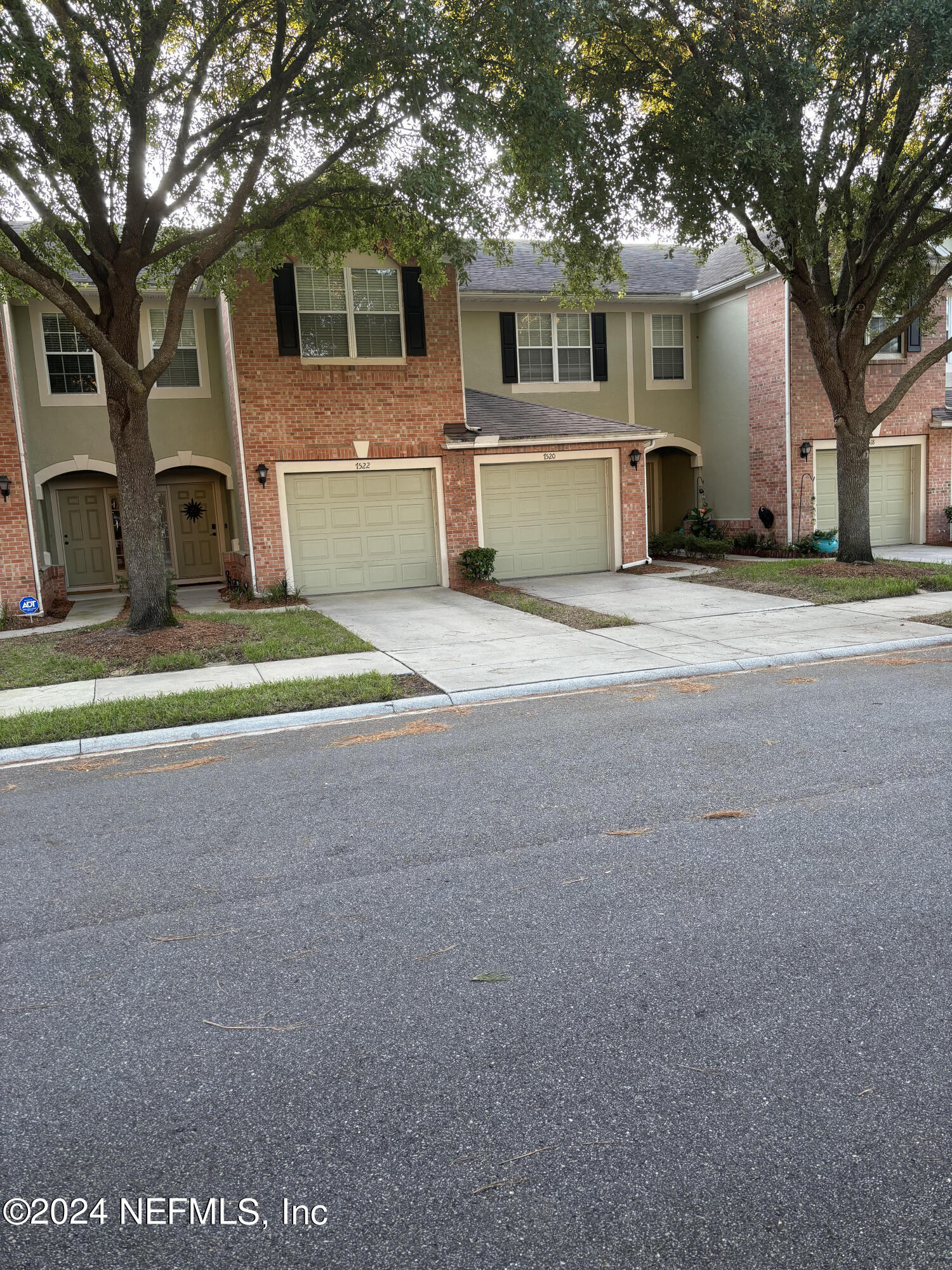 7552 RED CRANE Lane