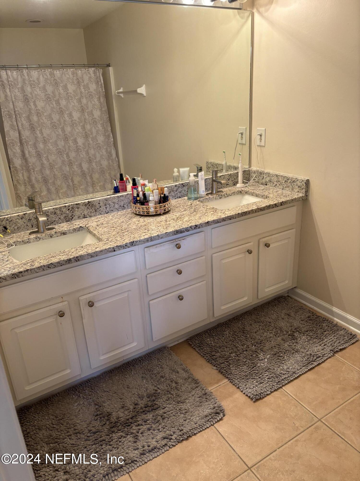 7552 RED CRANE Lane