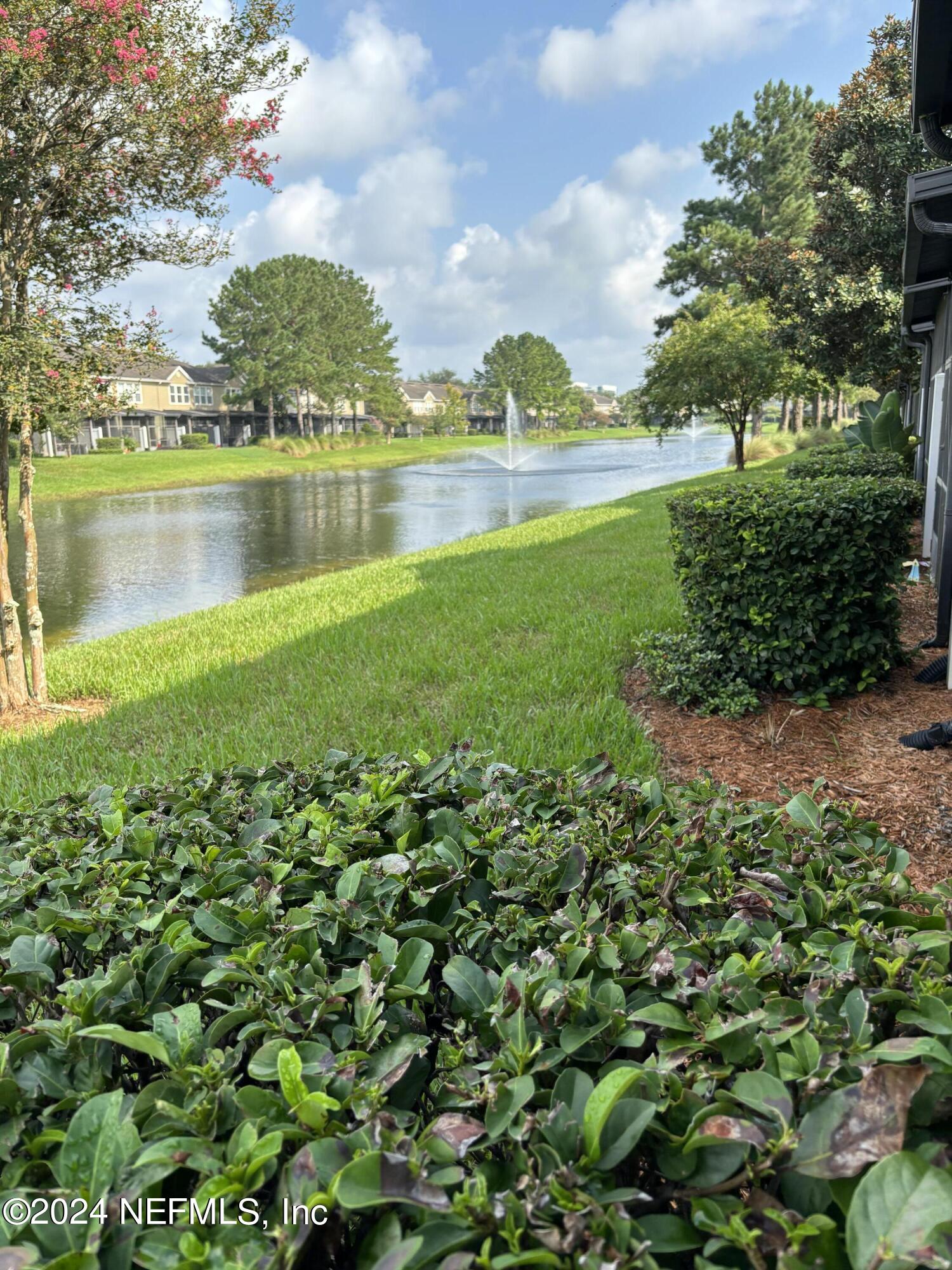 7552 RED CRANE Lane