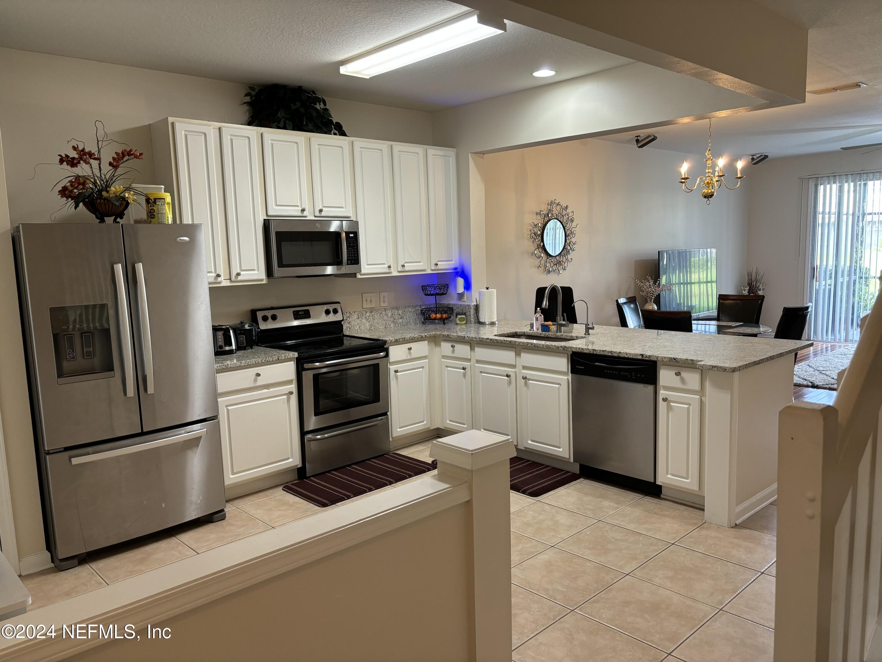 7552 RED CRANE Lane