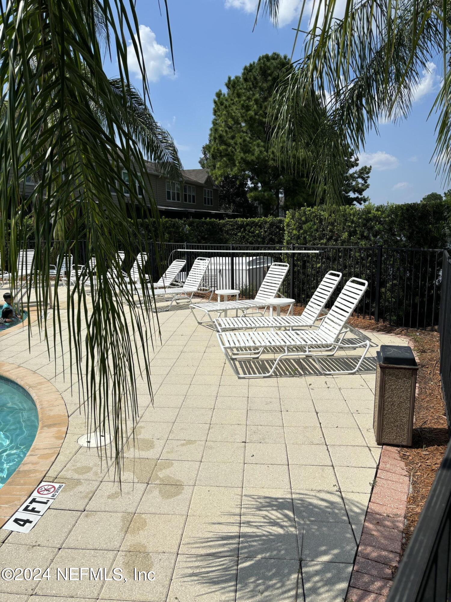 7552 RED CRANE Lane