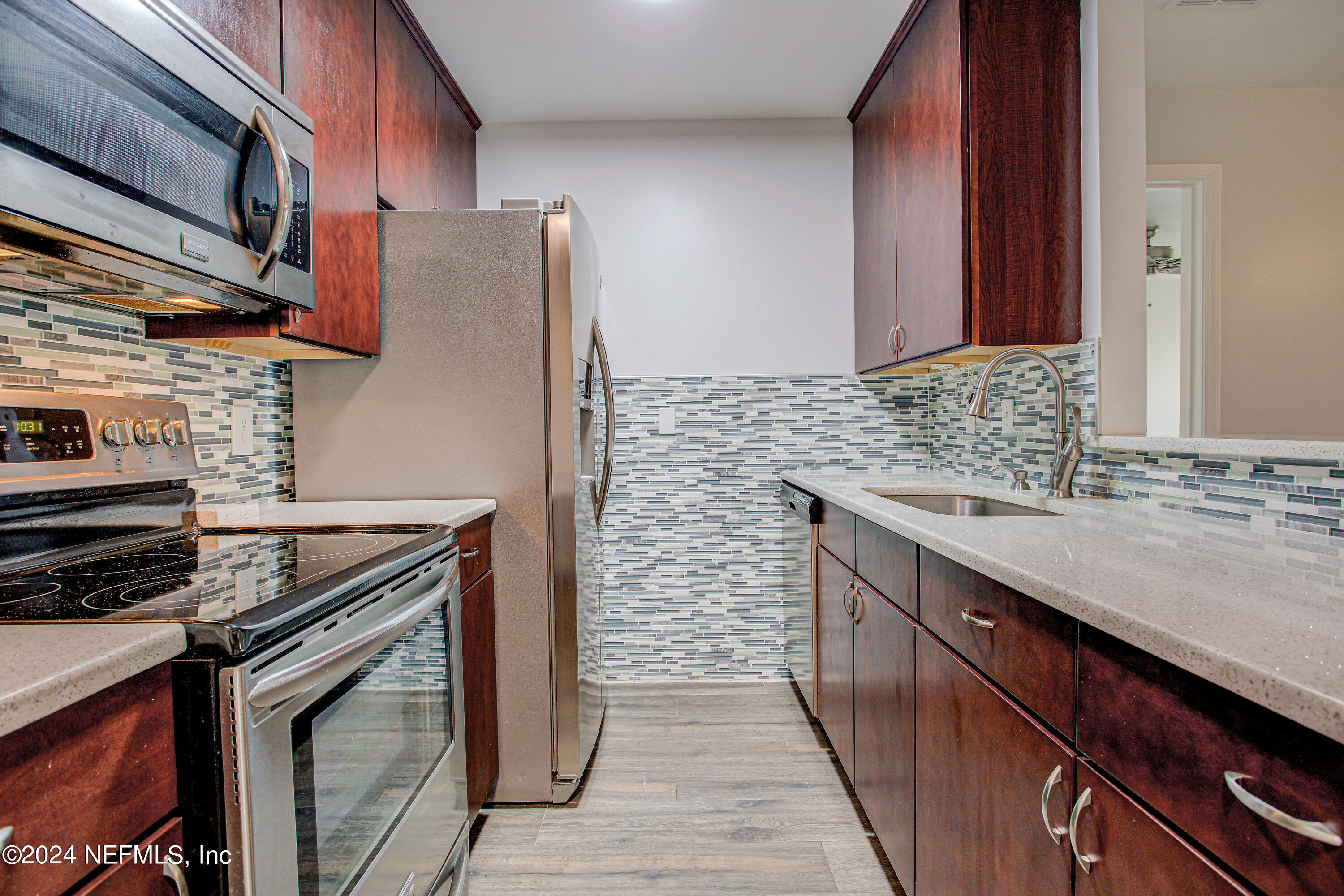 100 FAIRWAY PARK Boulevard, 1307