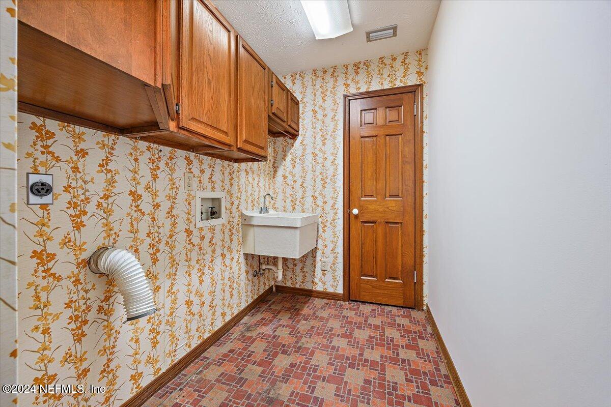 3065 DOCTORS LAKE Drive