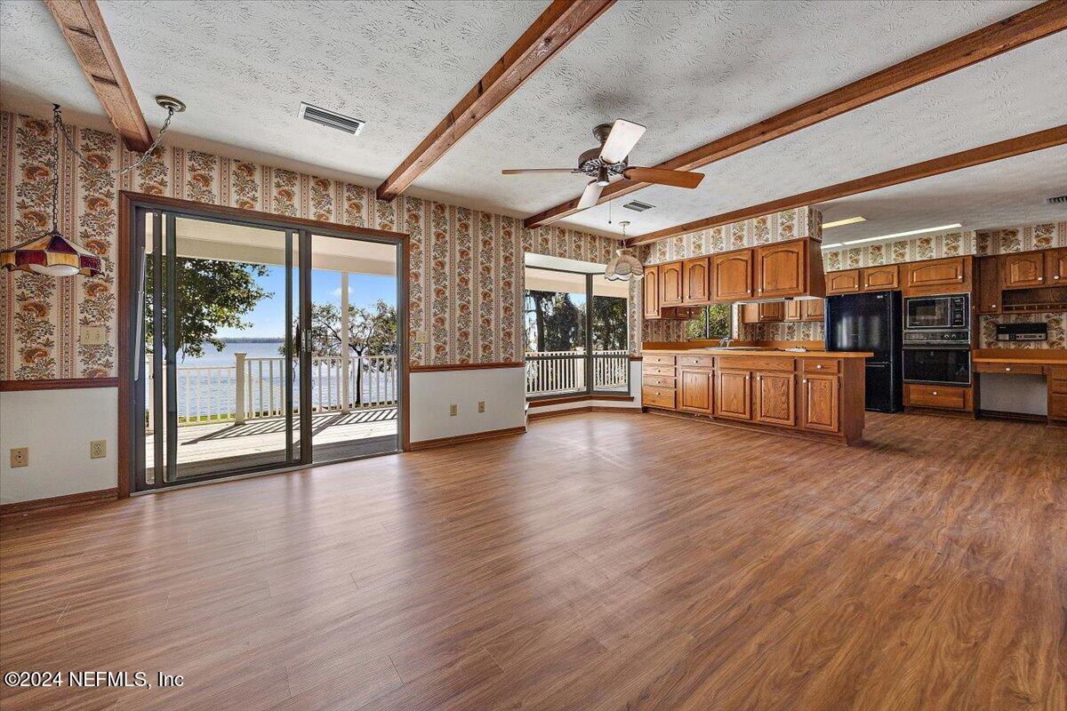 3065 DOCTORS LAKE Drive